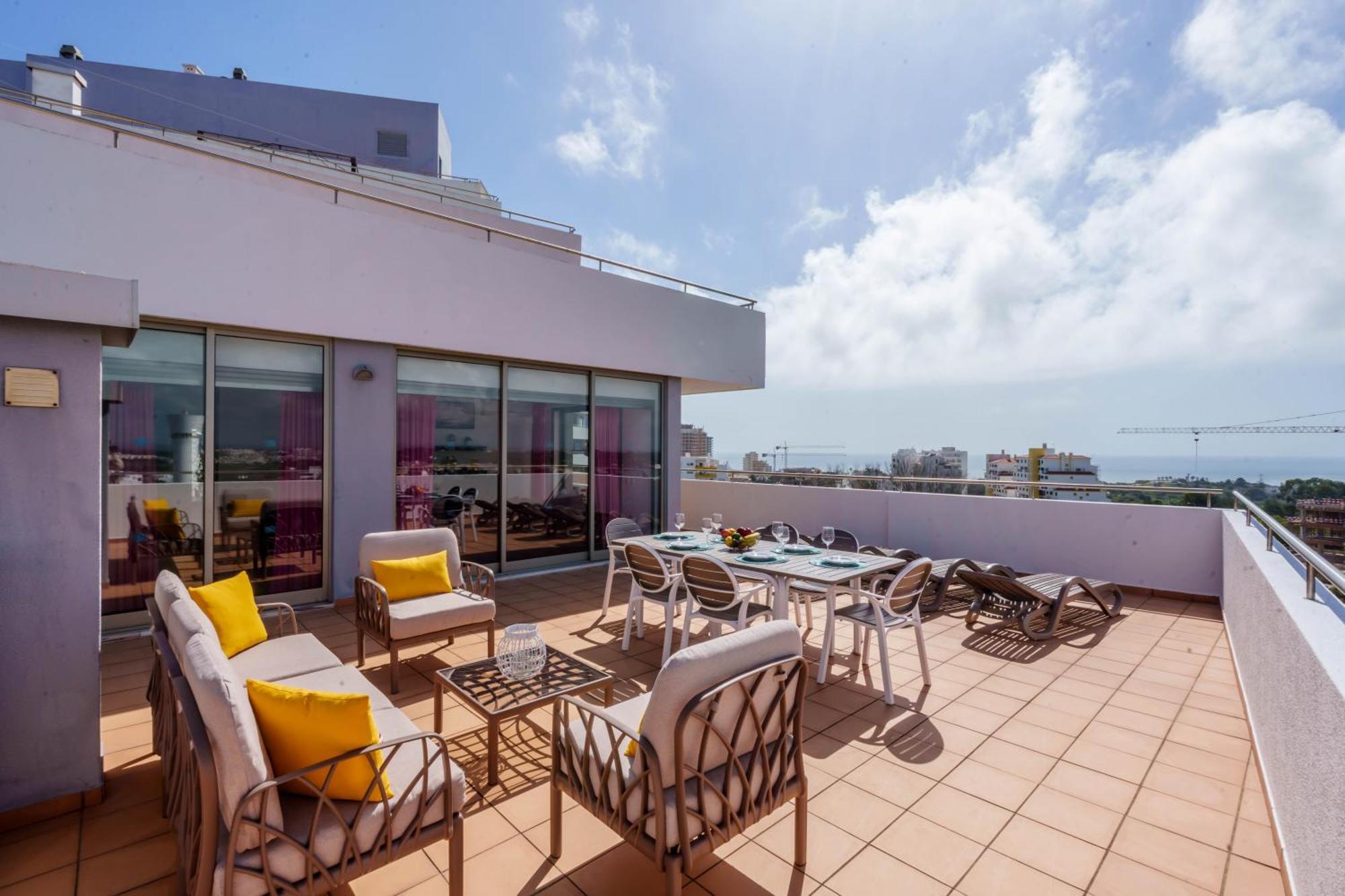 Spectacular 2 Bed Apartment, Huge Terrace And Sea View Portimao