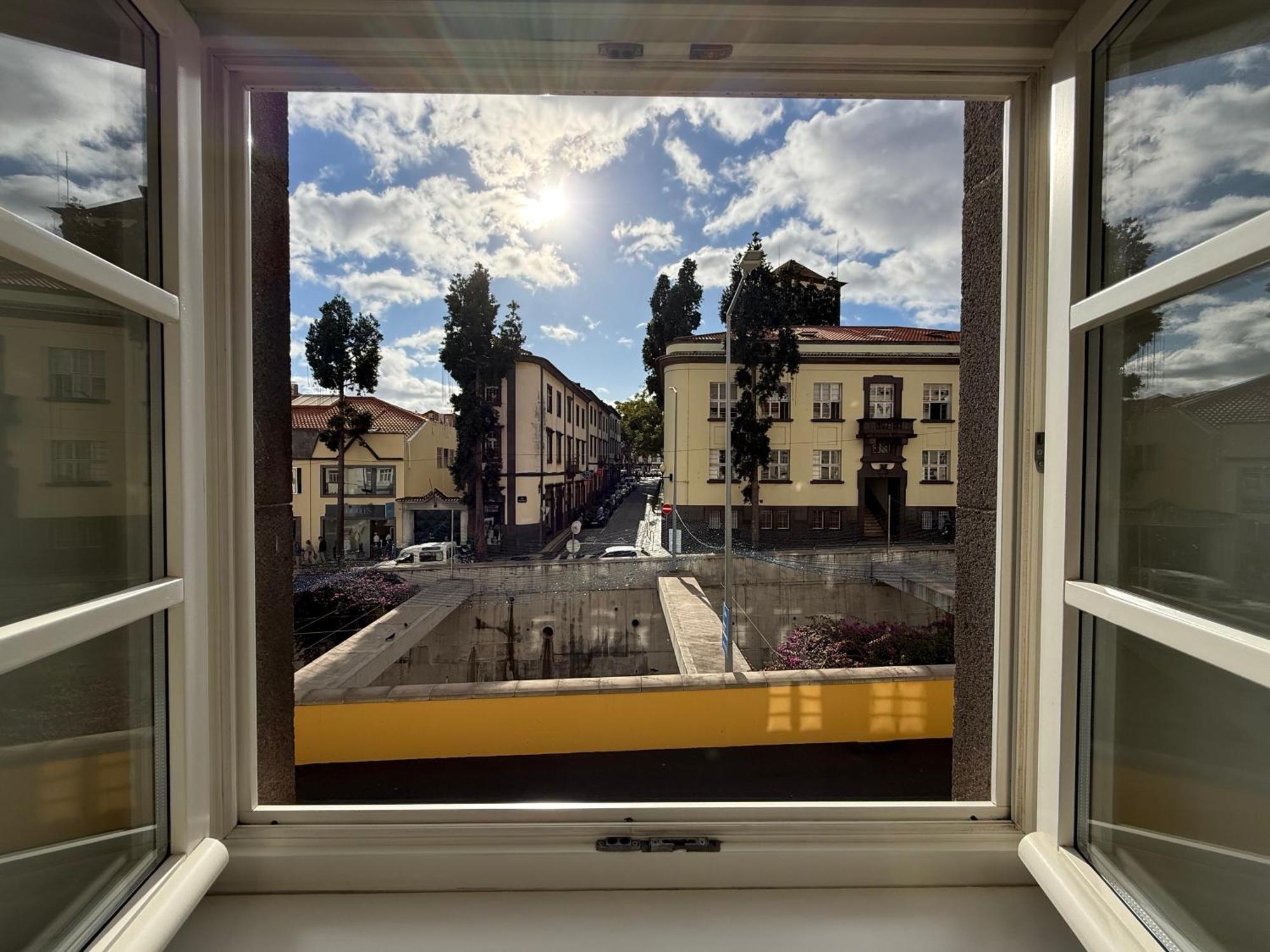 Gold Center Apartment
