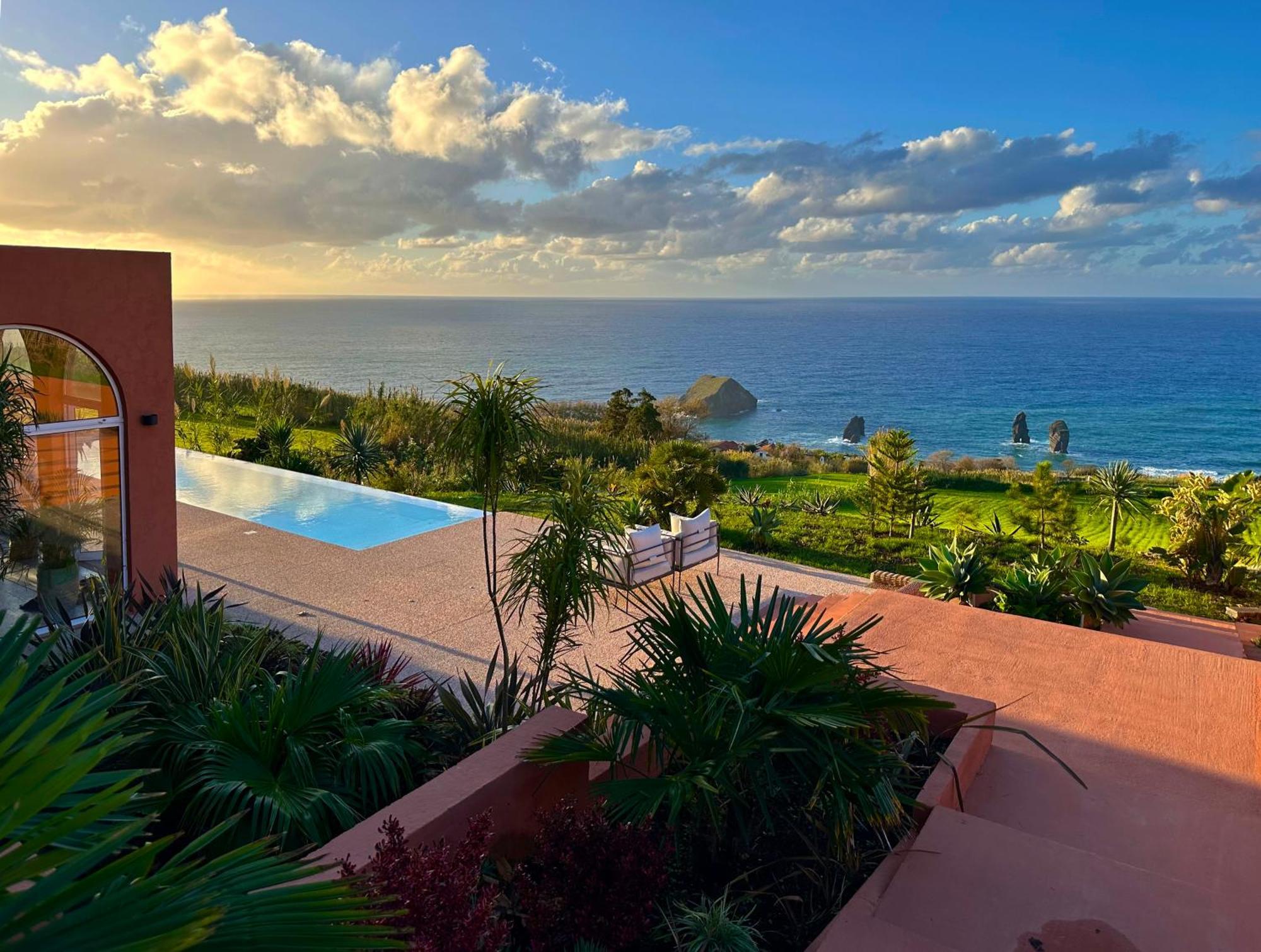 Villa Anna Splendid Sunset Ocean Front Mosteiros (Azores)