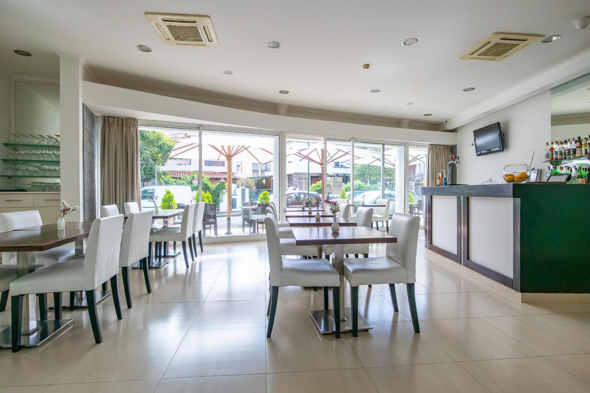 Hotel White Waters Machico (Madeira)