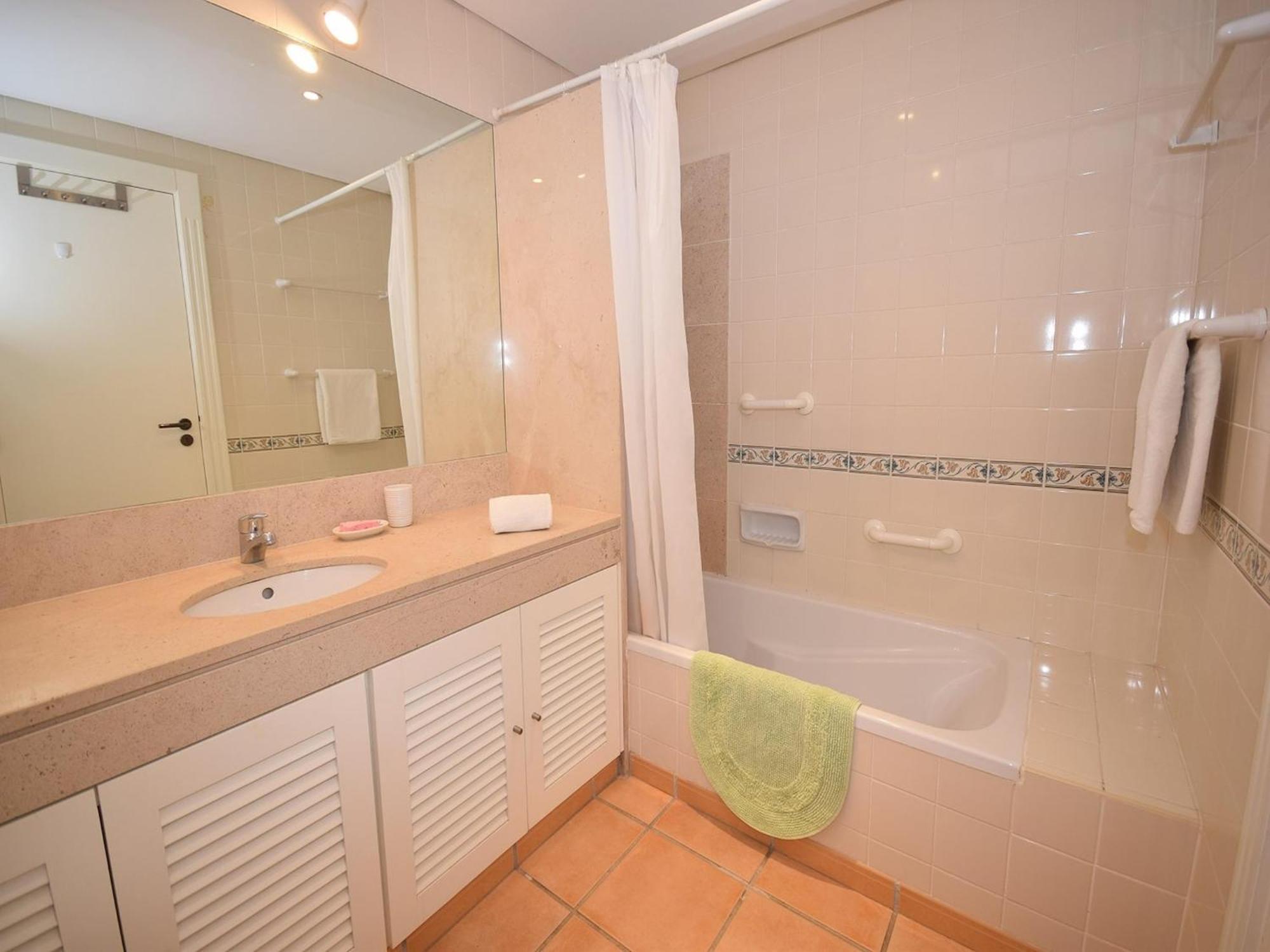 Apartment Spacious Apartment In Quarteira With Swimming Pool Vilamoura