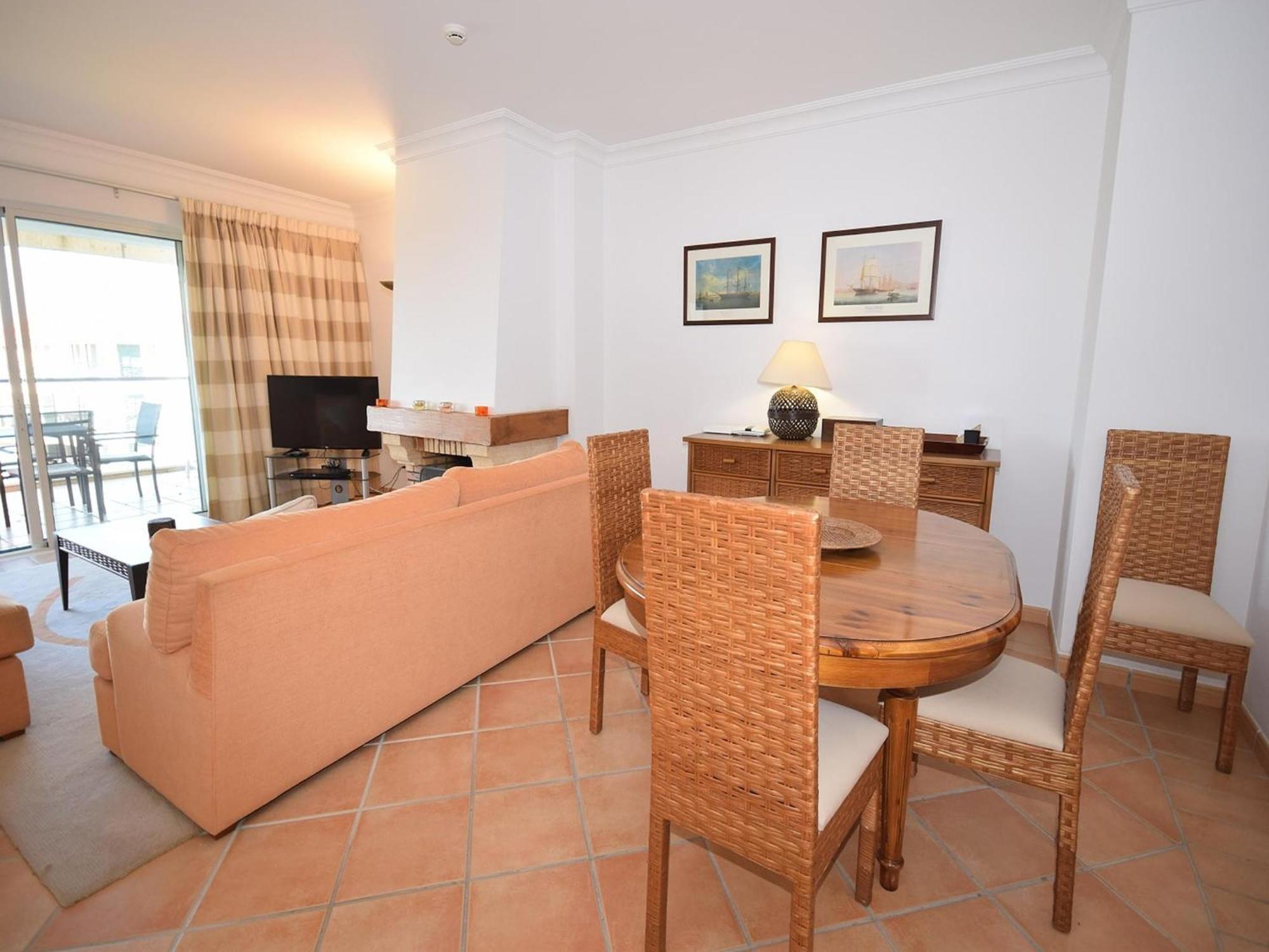 Spacious Apartment In Quarteira With Swimming Pool *