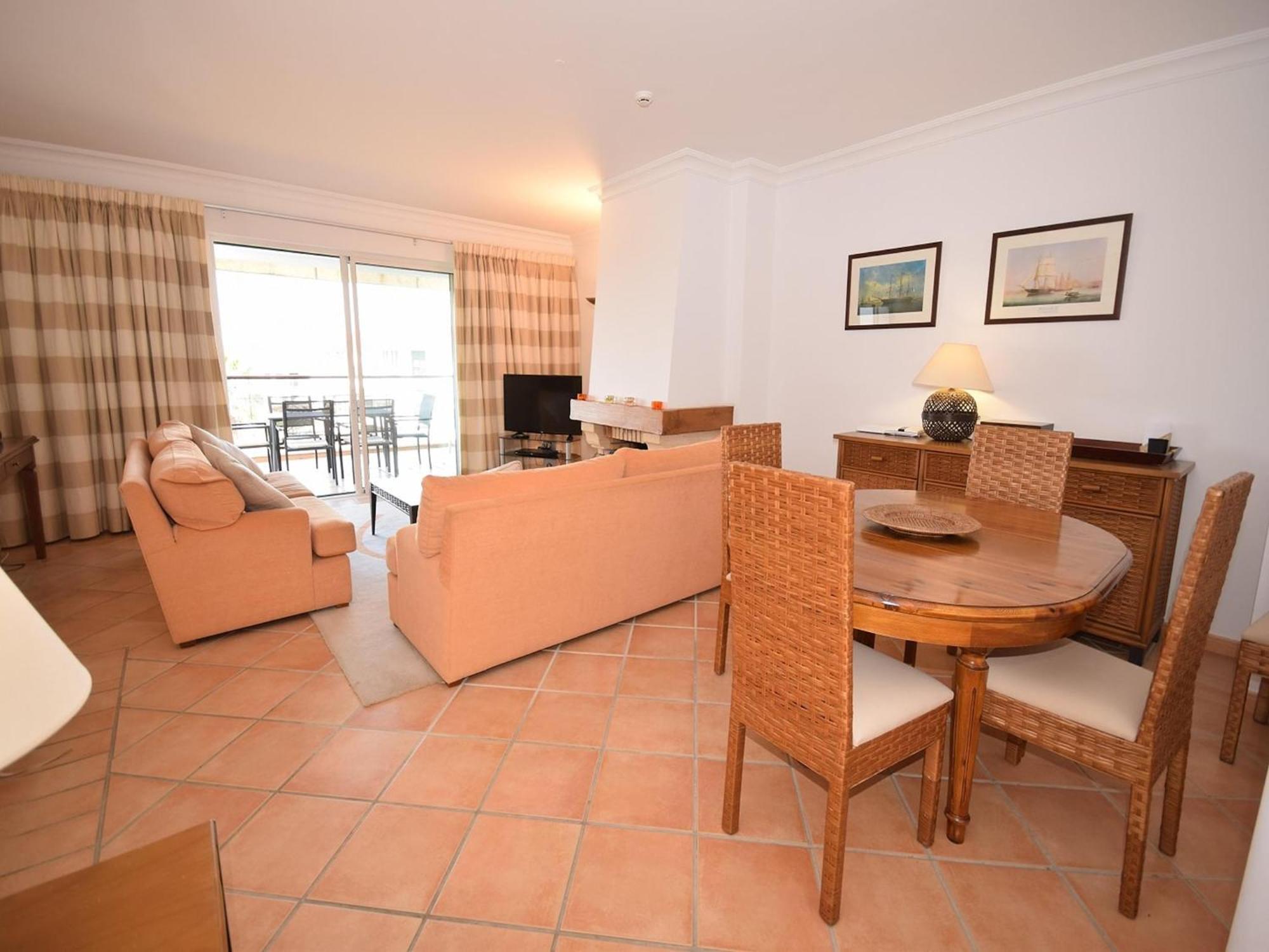 Spacious Apartment In Quarteira With Swimming Pool Vilamoura