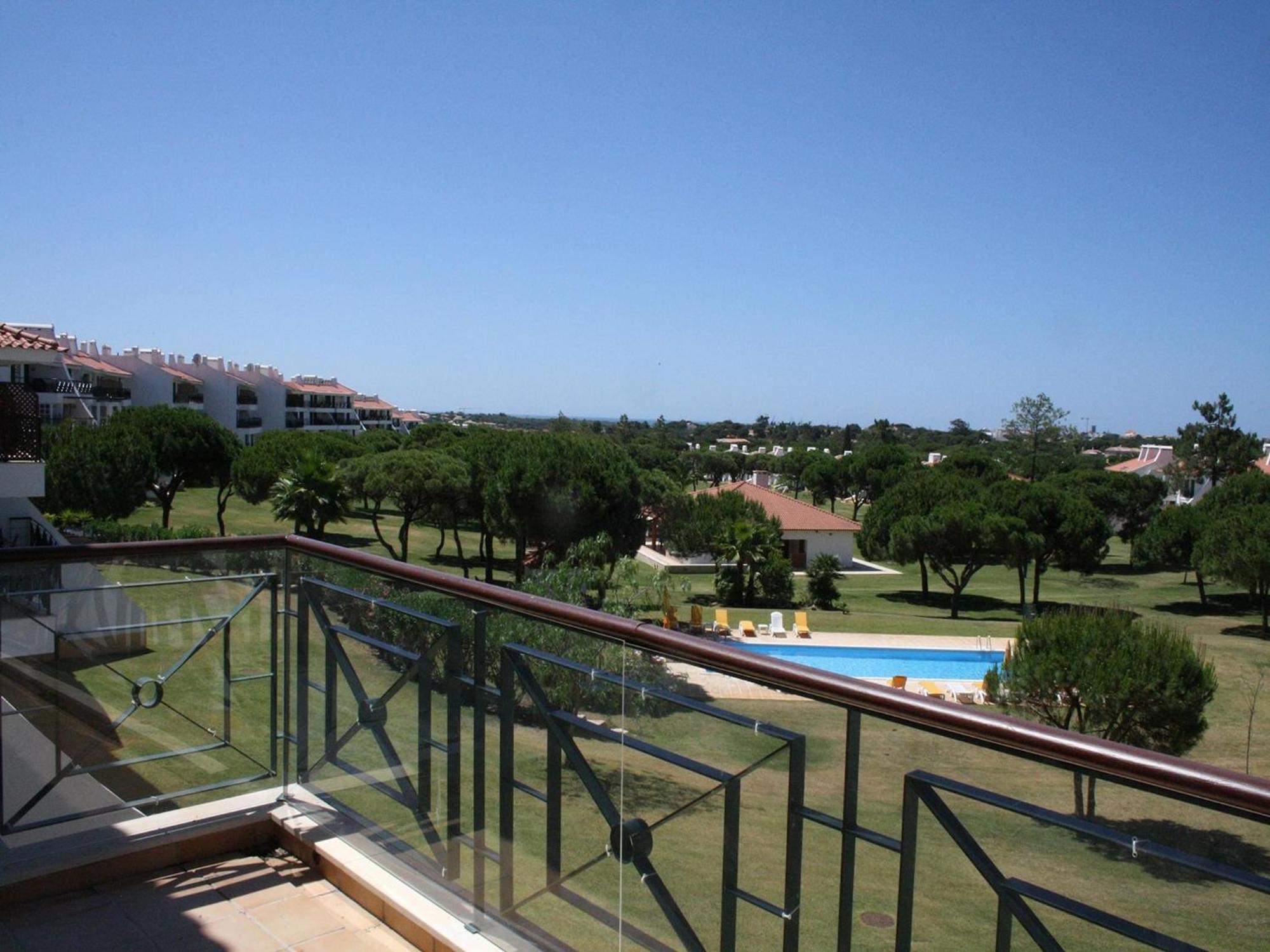Spacious Apartment In Quarteira With Swimming Pool Vilamoura
