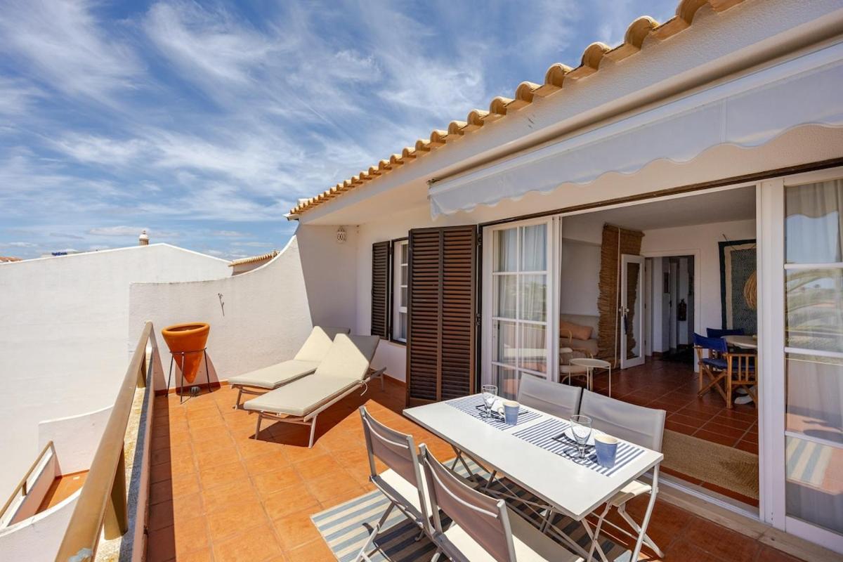 Stylish Sunny With Pool At Alba Apartment