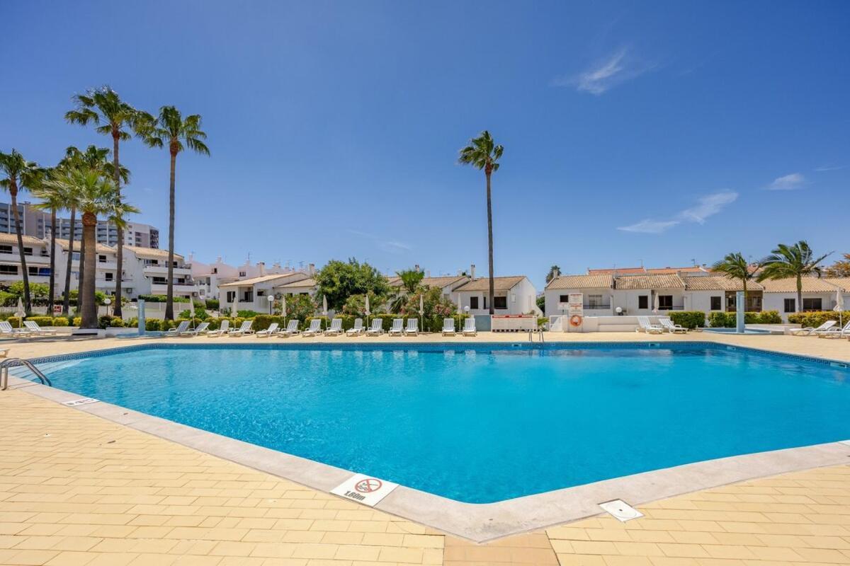 Apartment Stylish Sunny With Pool At Alba *