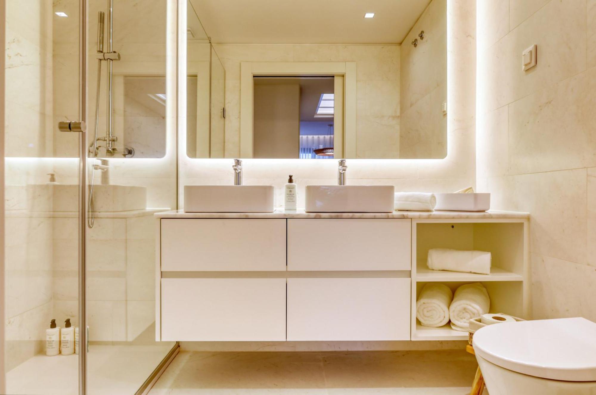 Acqua Blue, A In Madeira Apartment *