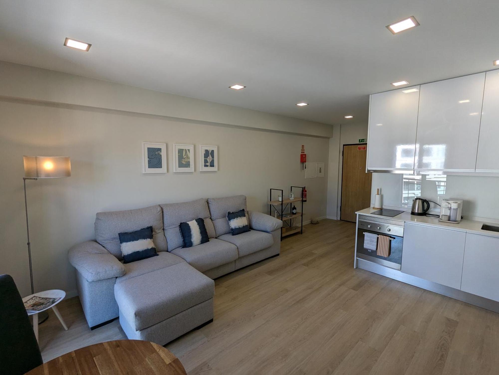 Top-floor One-bedroom Flats - Peaceful With Ocean And Views Apartment