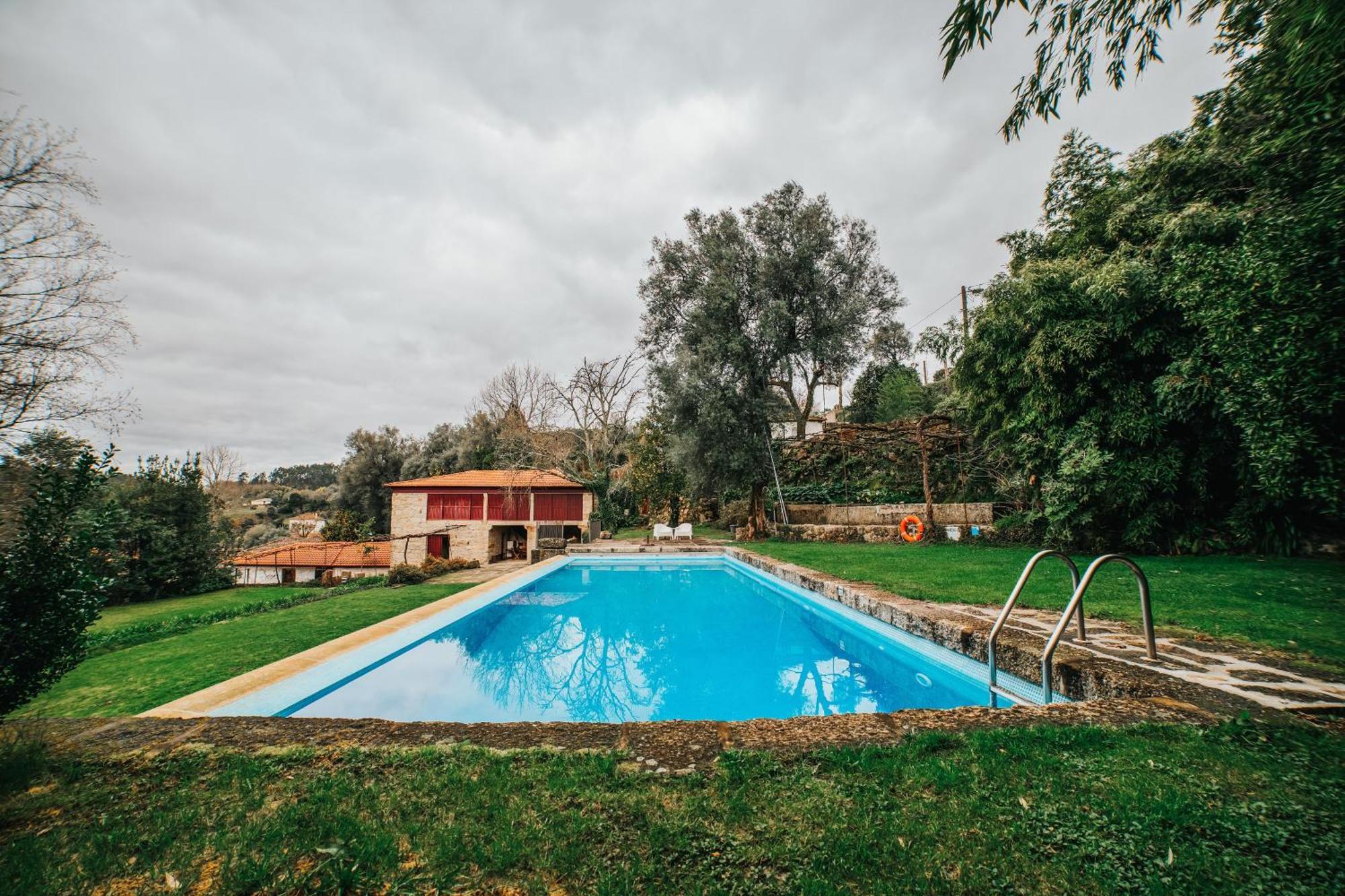 Hotel Duplo Com Jardim E Piscina *