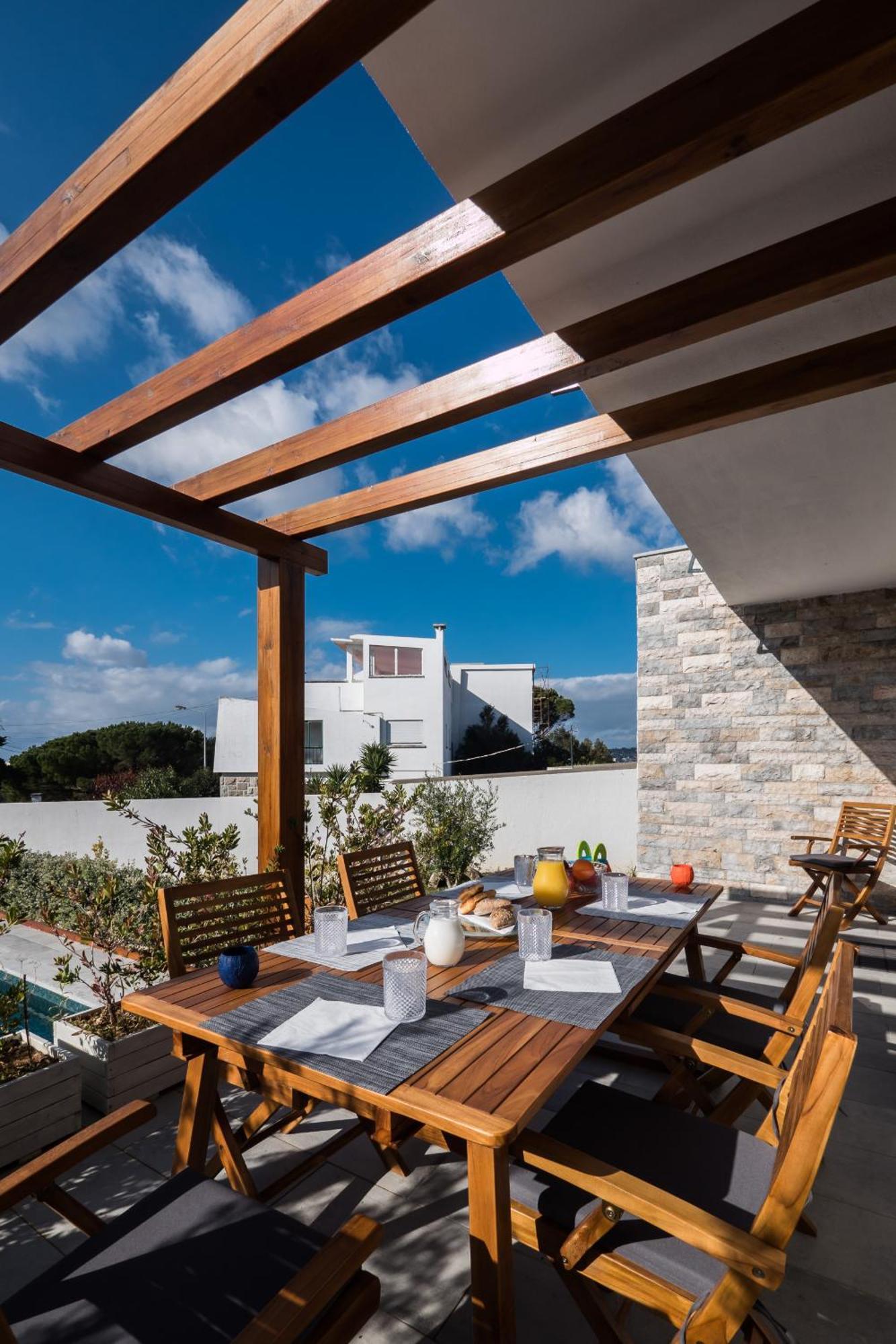 Beguest Sun & Pool House