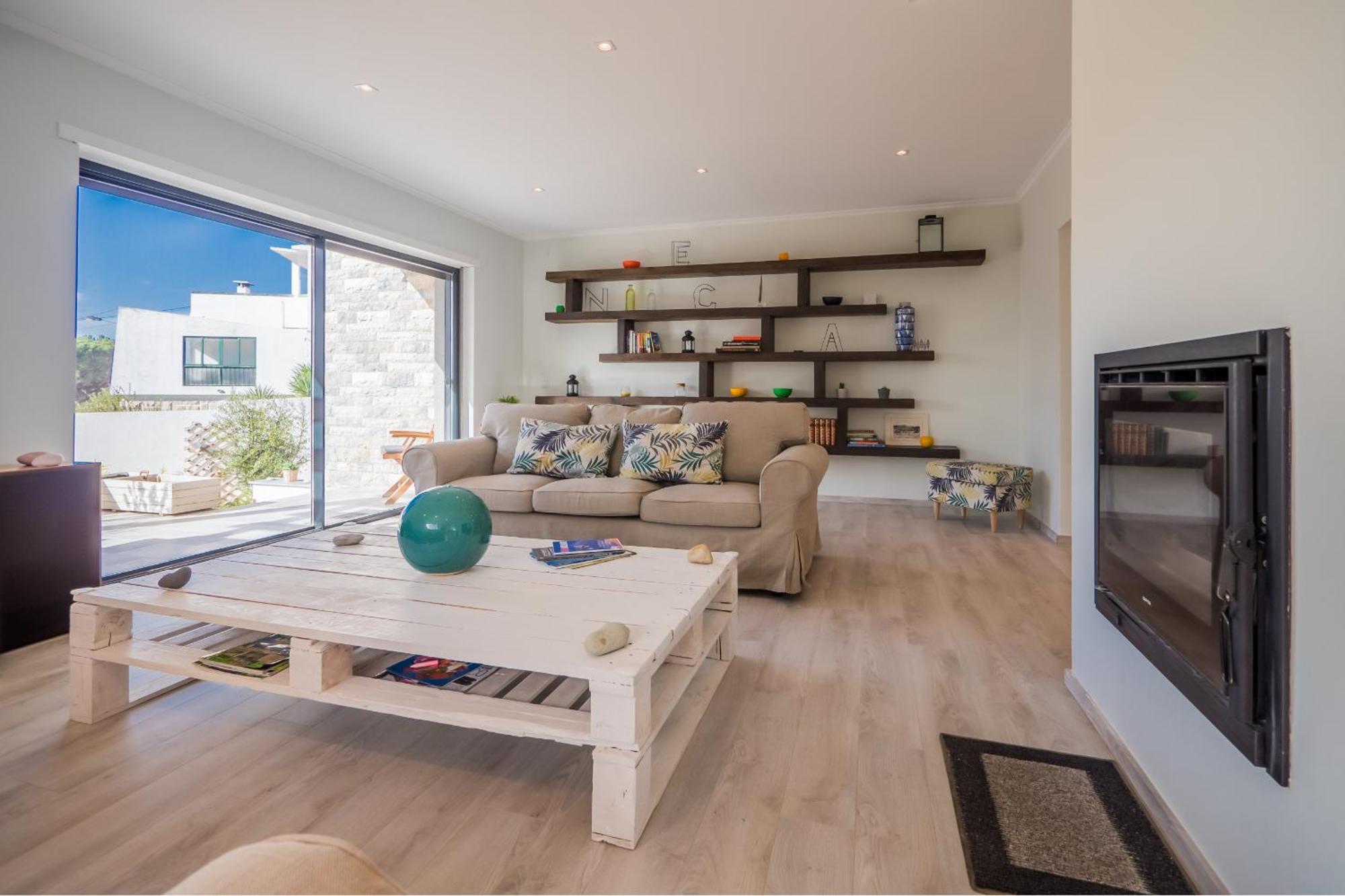 Beguest Sun & Pool House Villa Parede