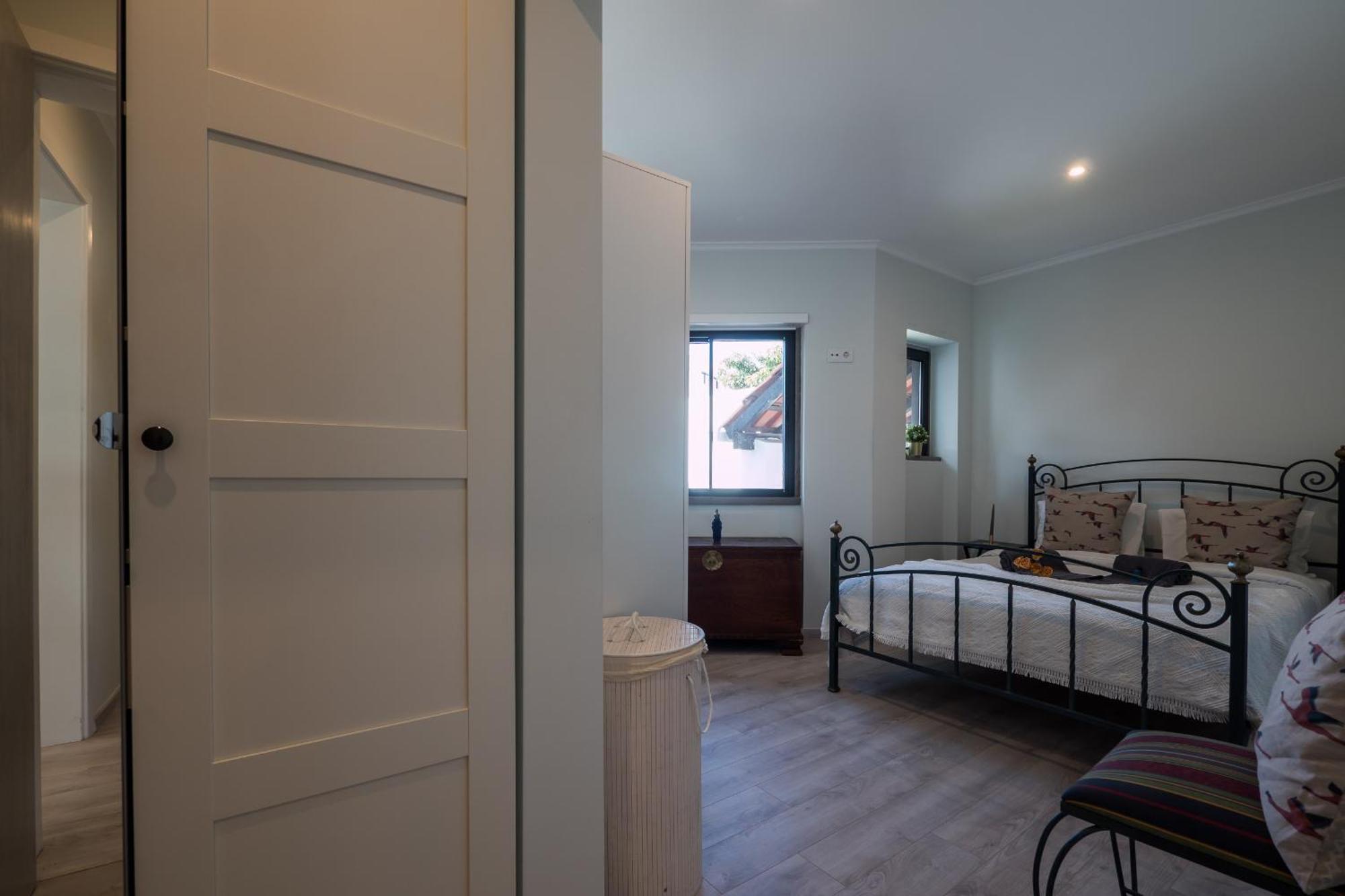 Beguest Sun & Pool House * Parede