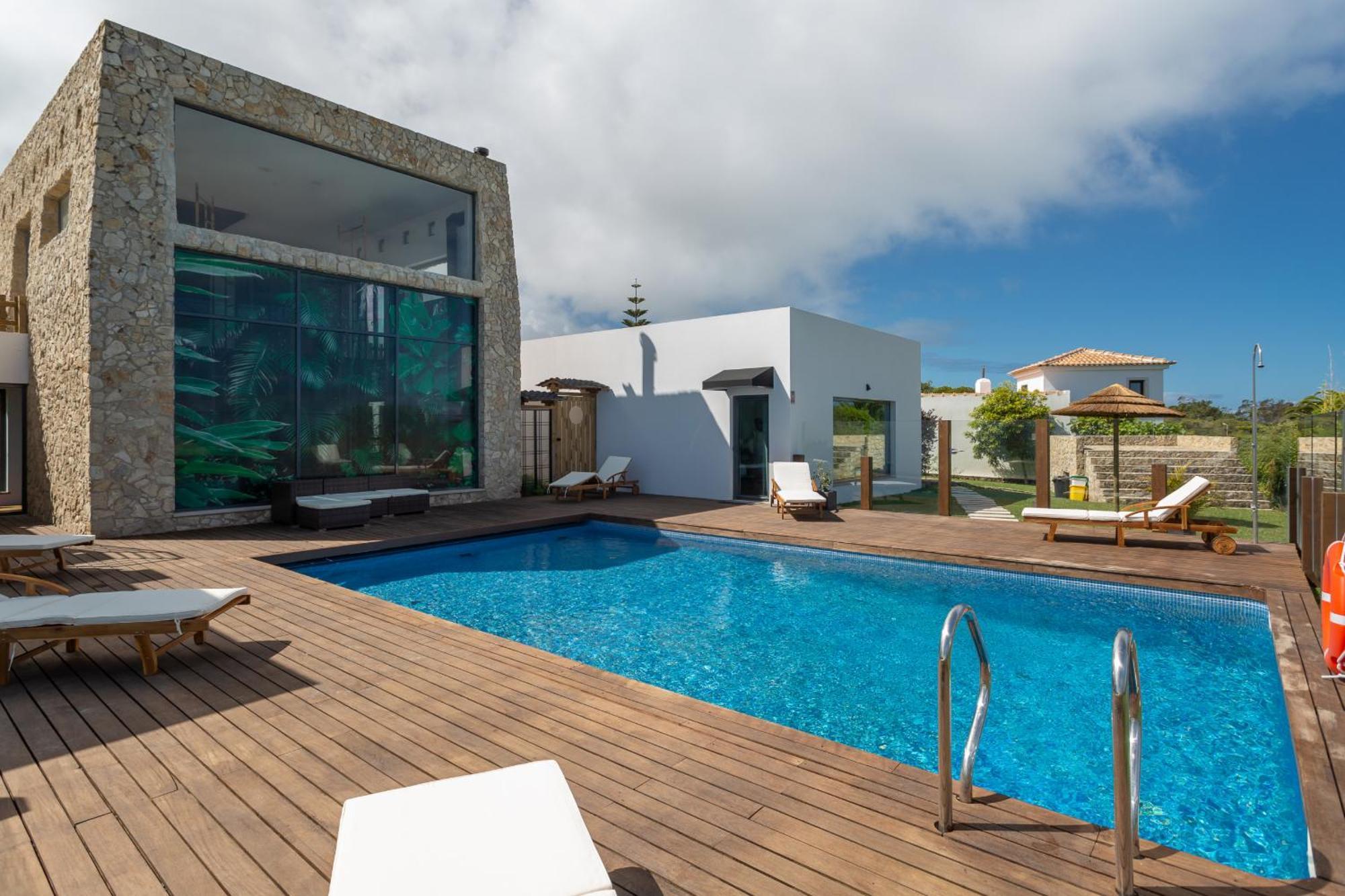 Penedo Escape Sea