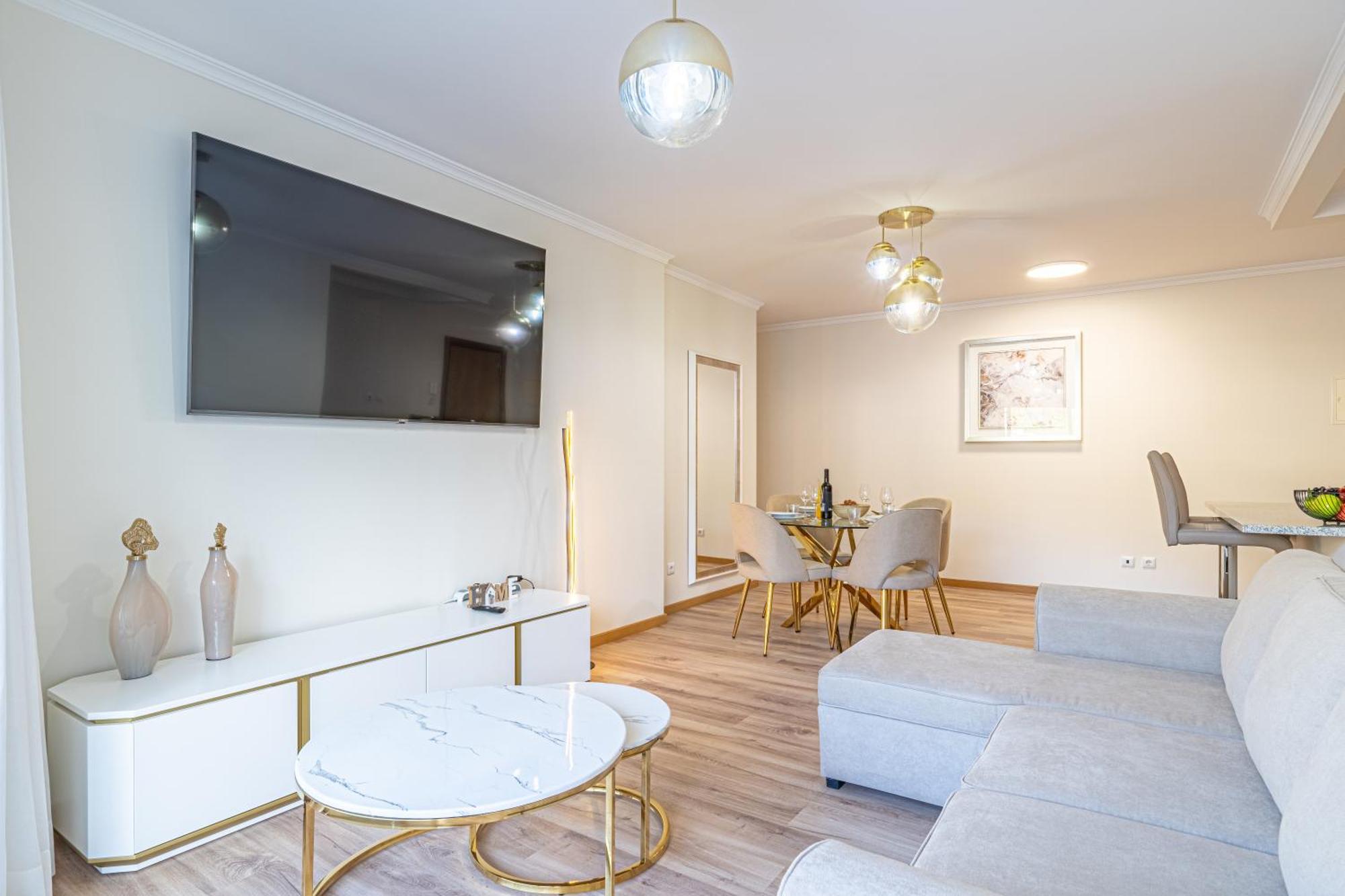 Sunflower Apartment *