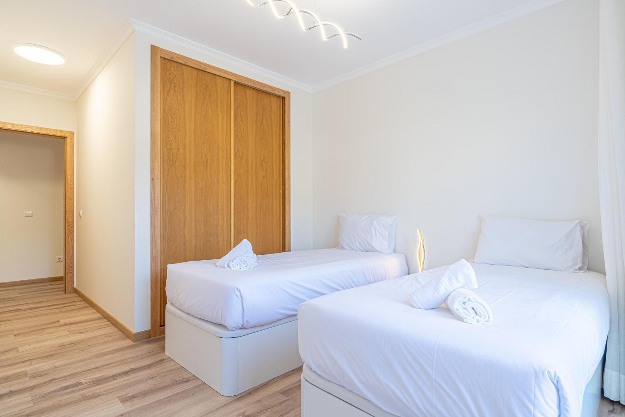 Sunflower Apartment *