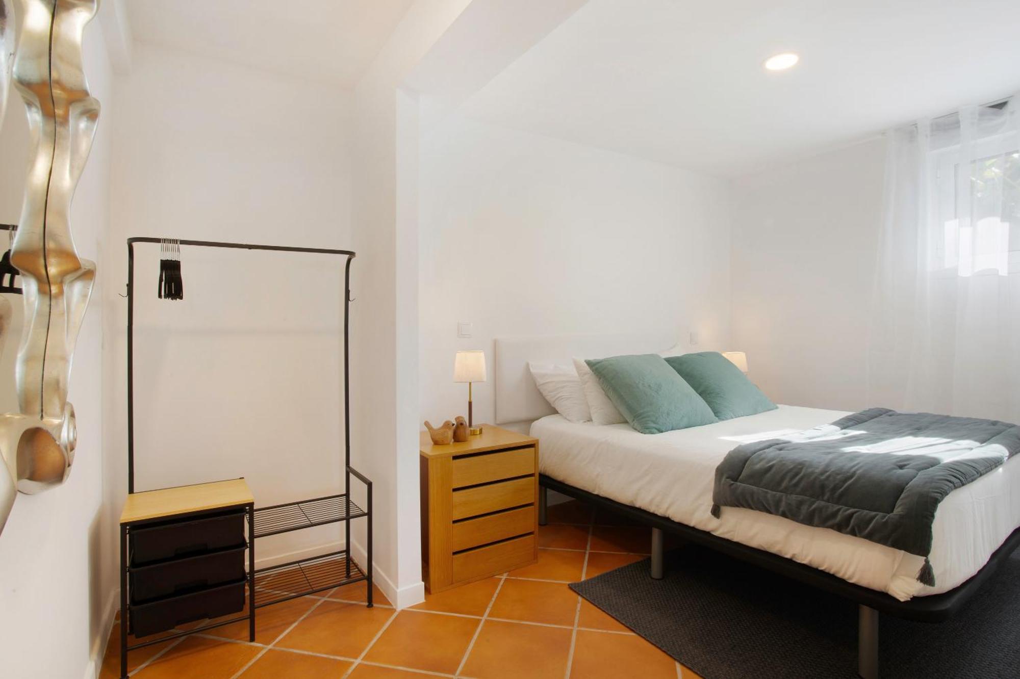 Capelos Apartment *