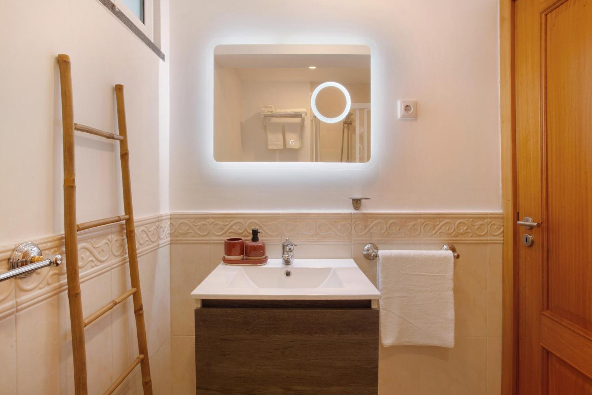 Capelos Apartment
