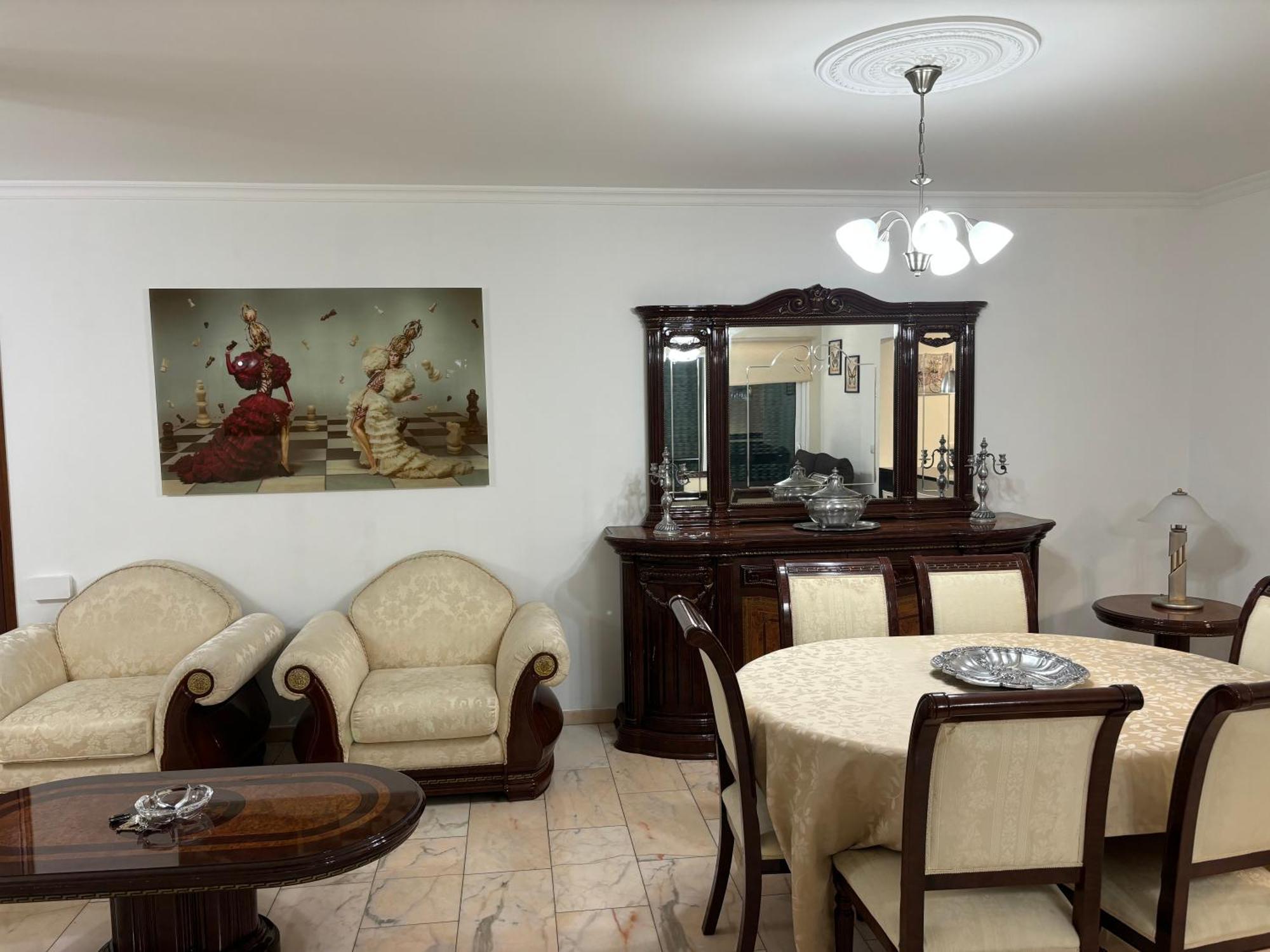 4 Saints Apartment *