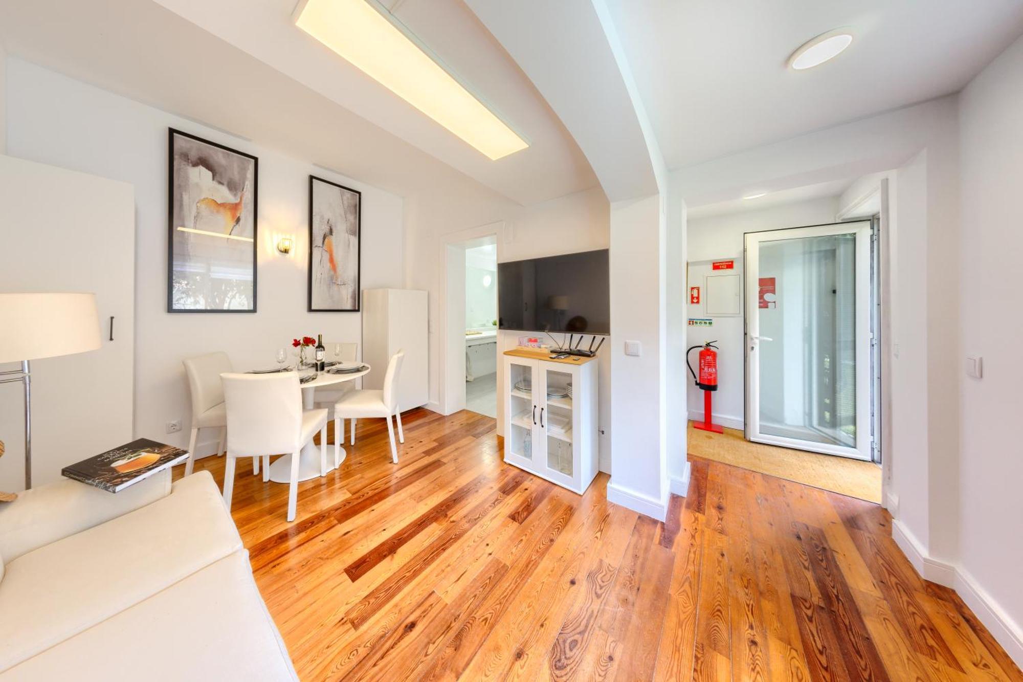 Mbird Riviera Flat 1 * Estoril