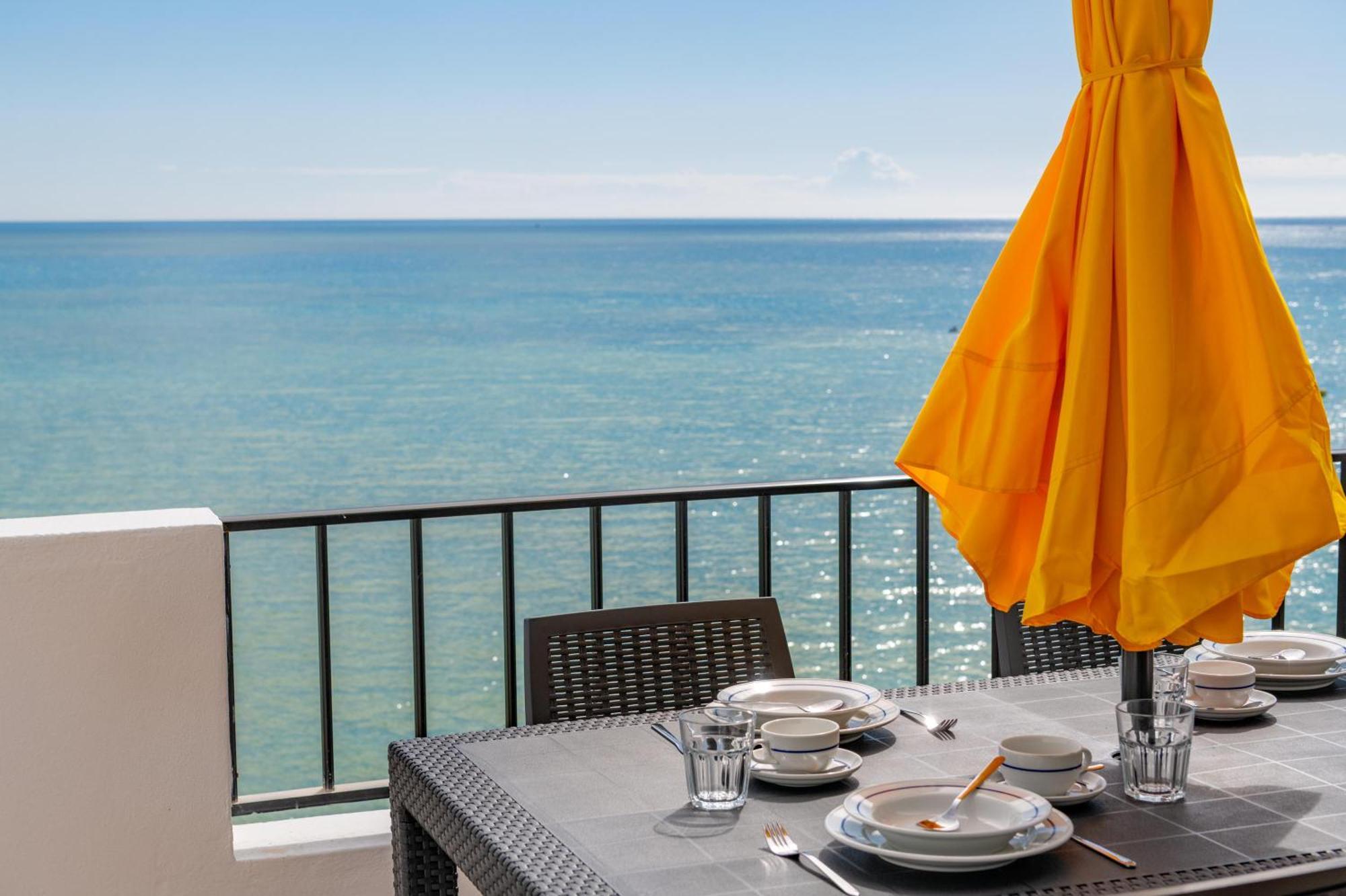 Apartment Sunset Azul - Sea View - Free Wifi - By Bedzy