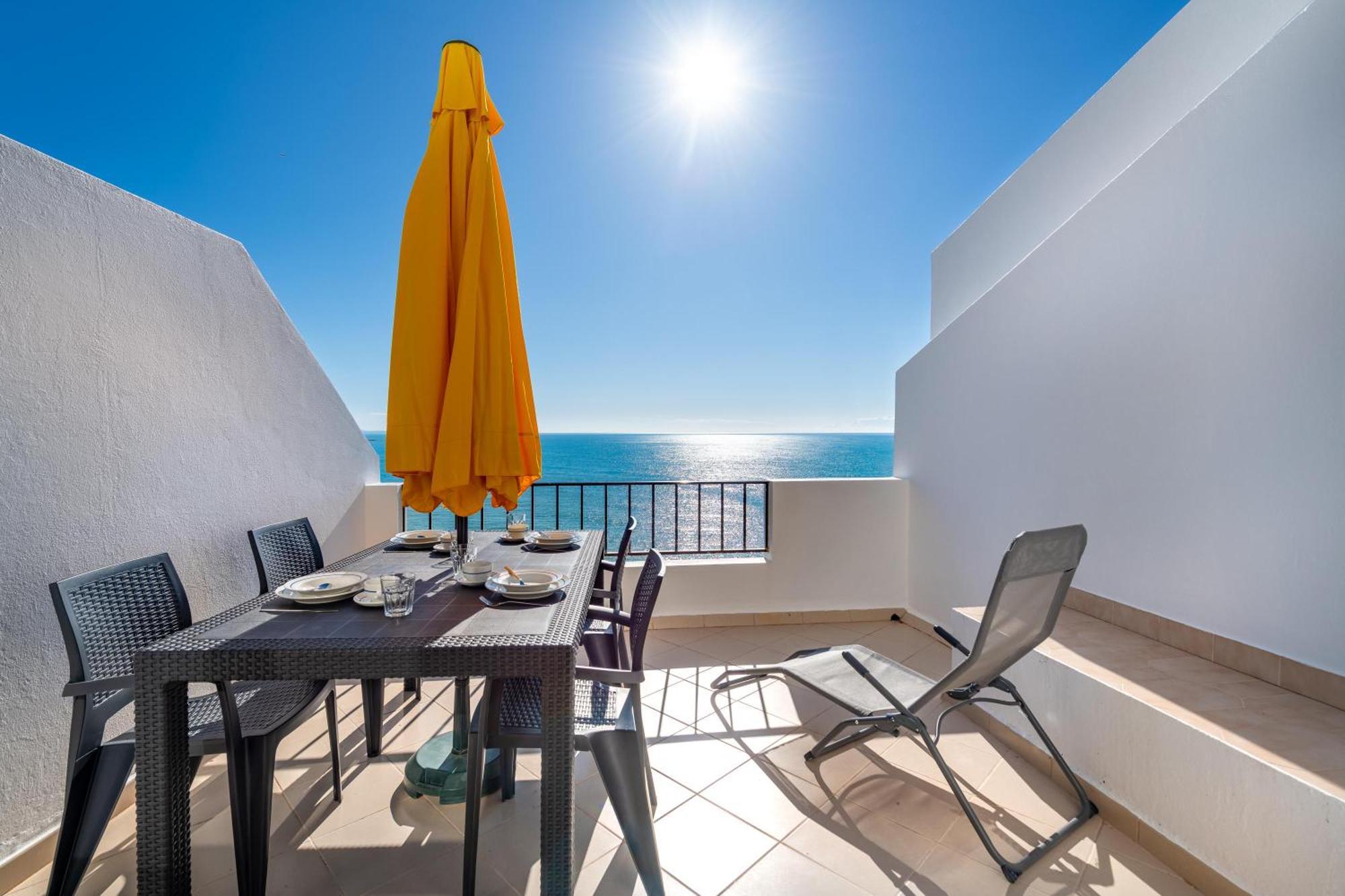 Apartment Sunset Azul - Sea View - Free Wifi - By Bedzy *