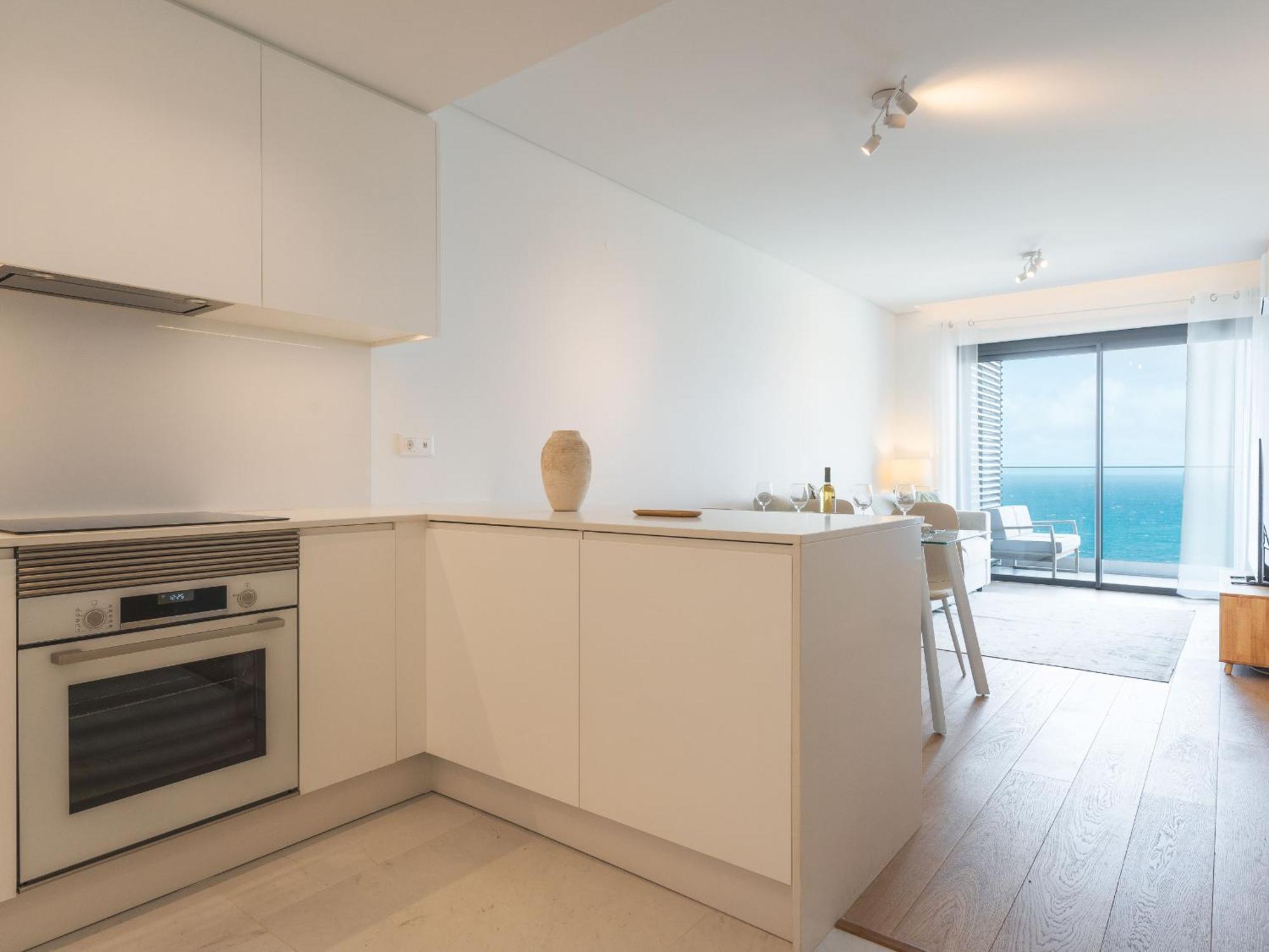 Glamorous By Atlantic Apartment