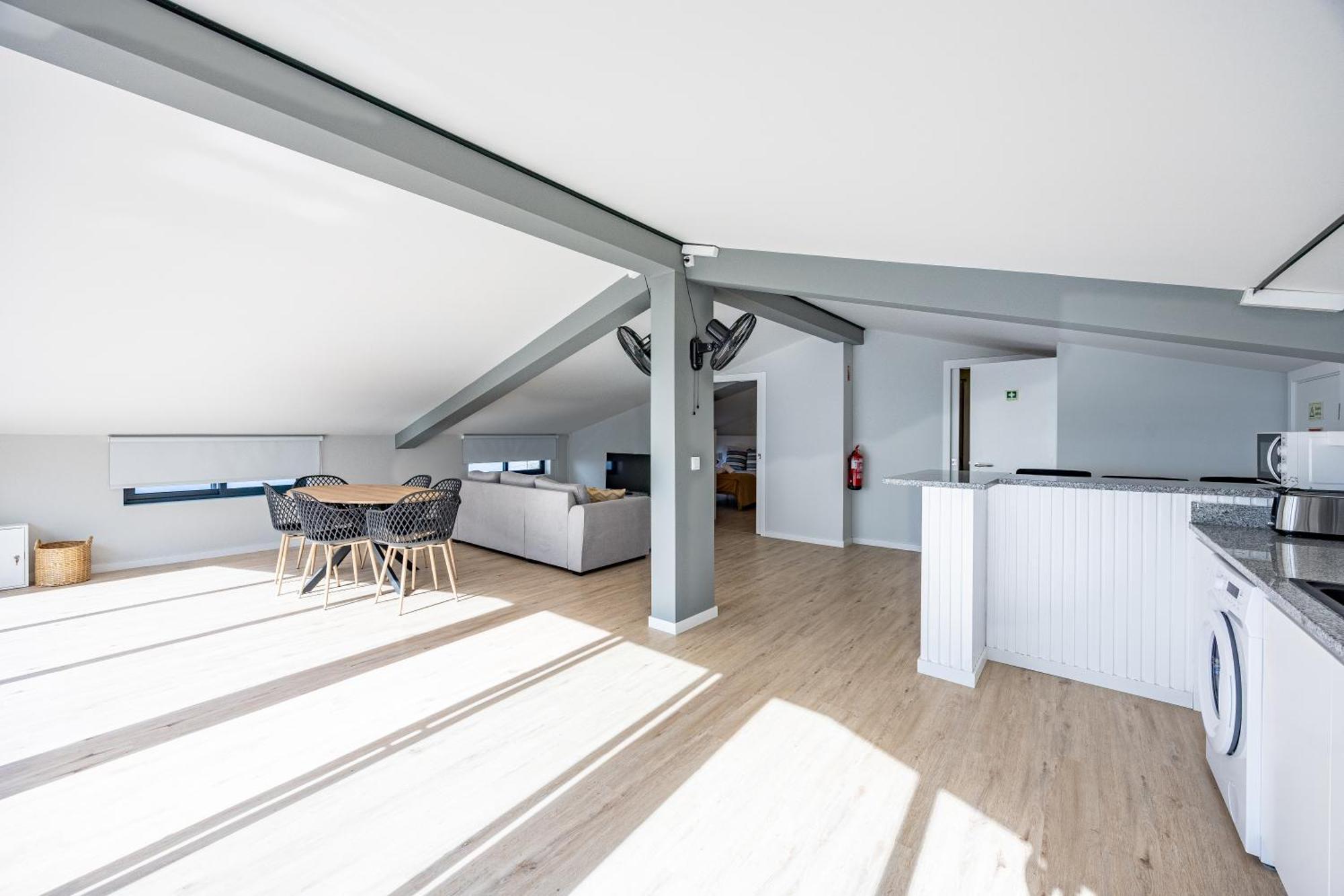 Palm Breeze Loft Apartment *