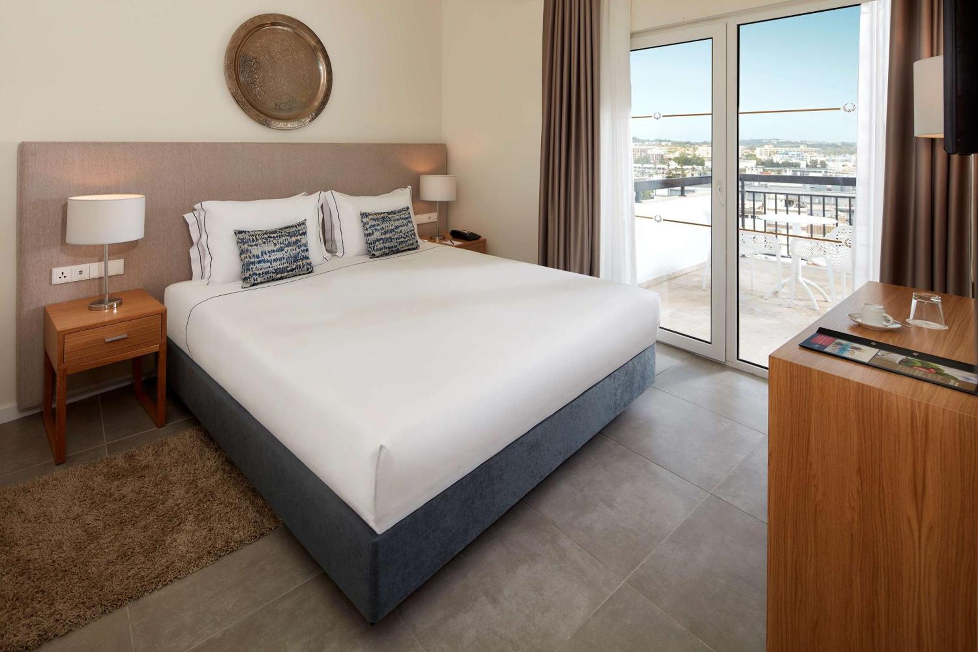 Tivoli Hotel 4*
