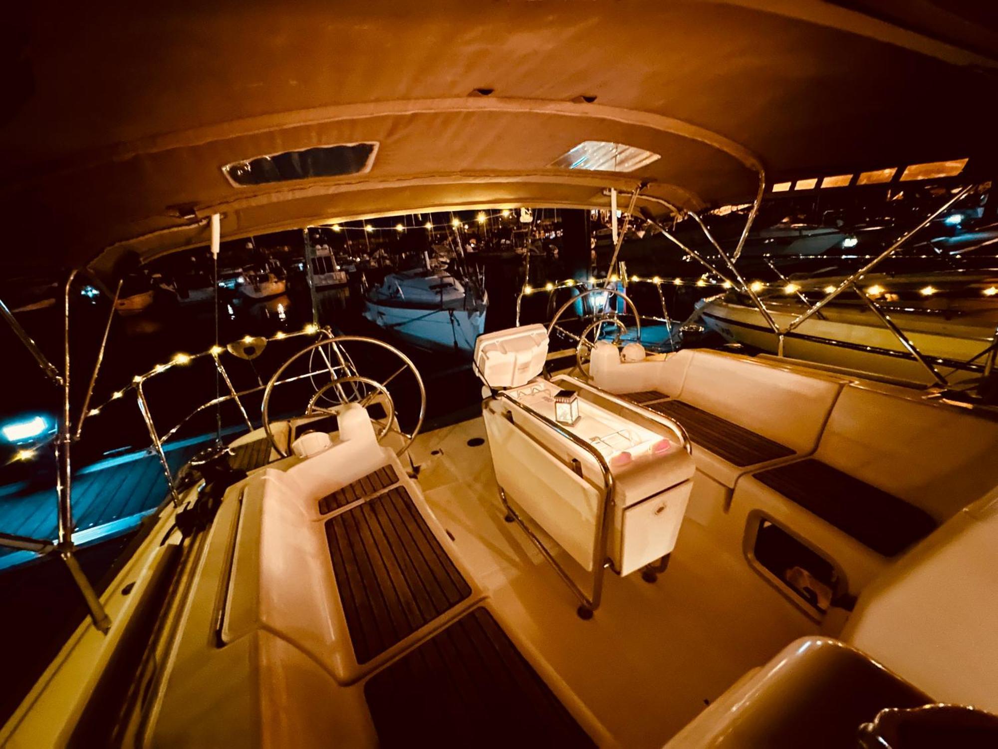 Botel Sleep Aboard A Modern Sailboat In *