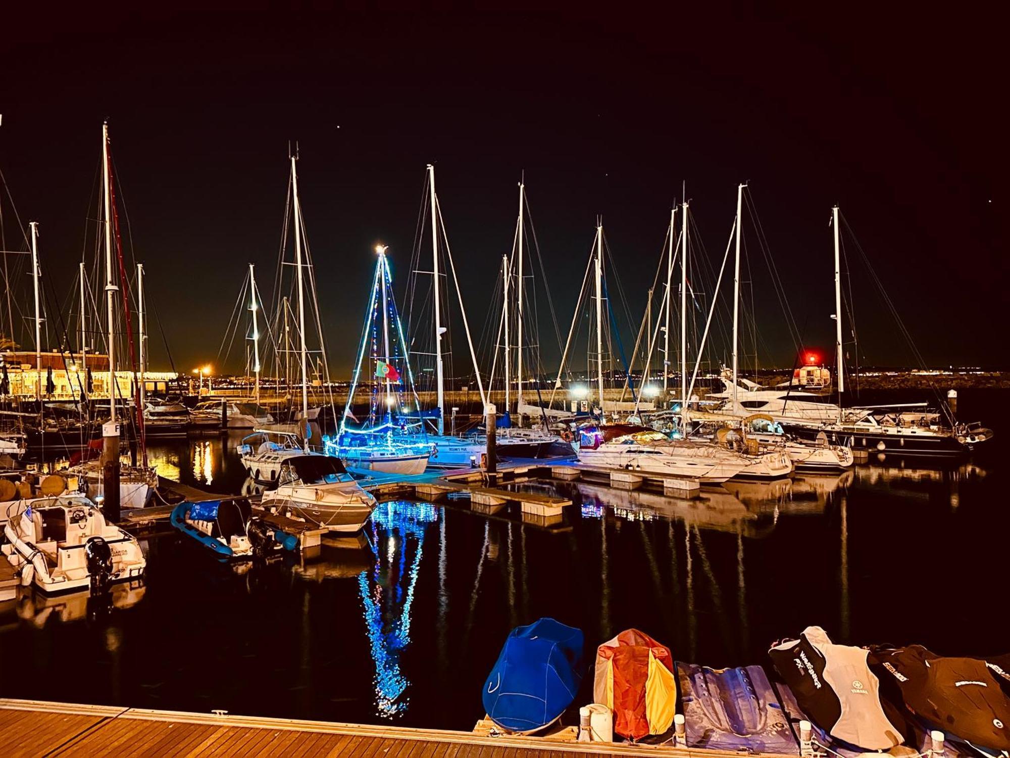 Sleep Aboard A Modern Sailboat In * Oeiras
