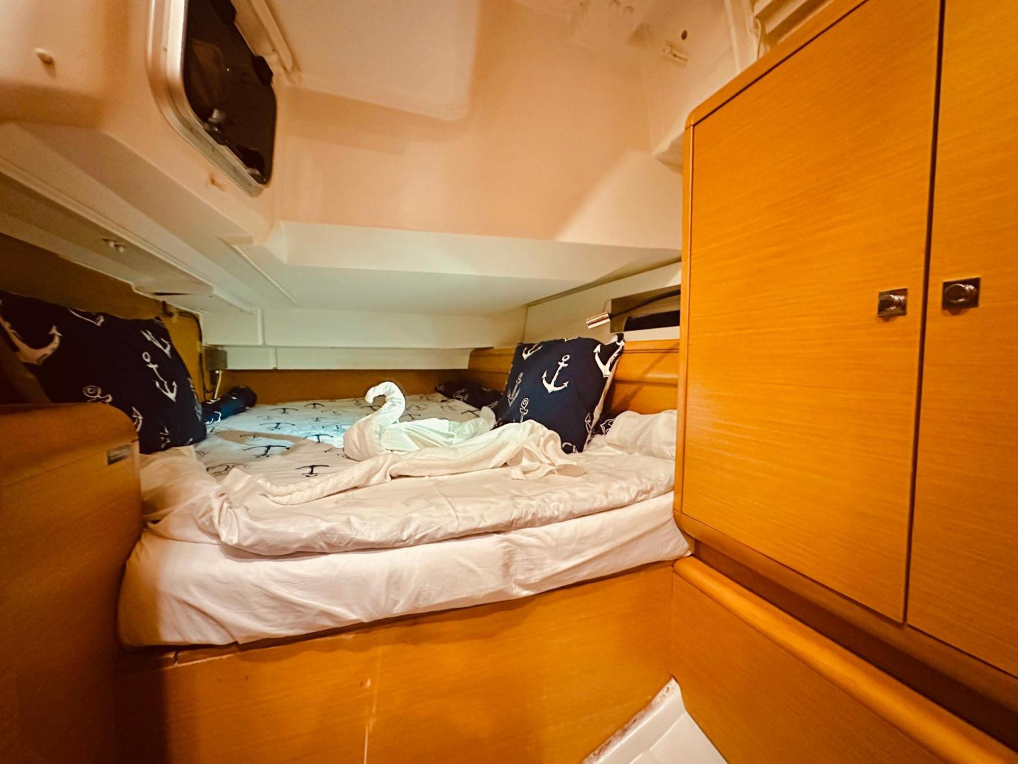 Sleep Aboard A Modern Sailboat In * Oeiras