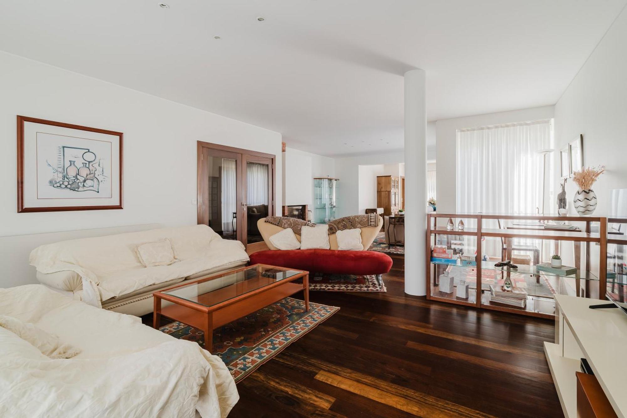 Viana Surf House