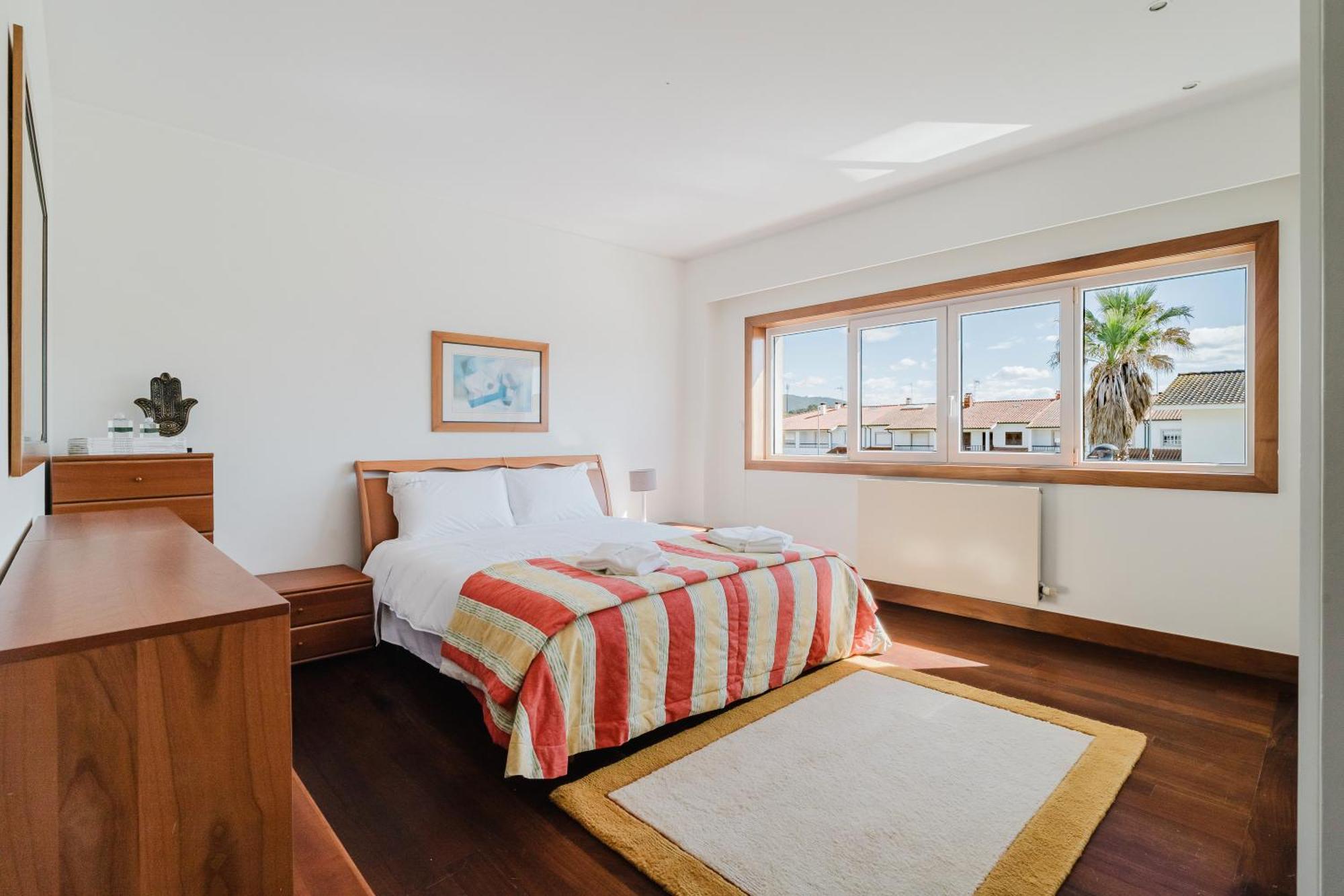 Holiday home Viana Surf House Amorosa