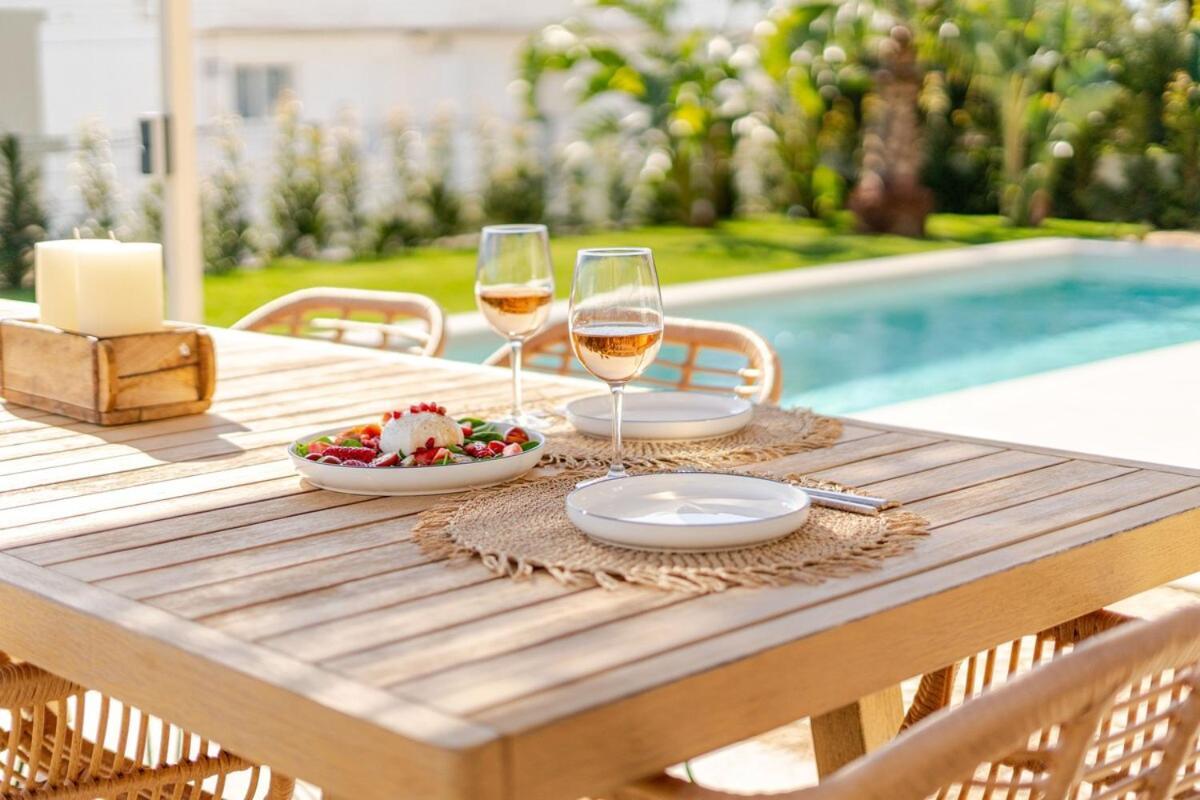 Holiday home Modern Sea View Villa, Heated Pool,rooftop Jacuzzi Outdoor Kitchen 12min Faro Airport Santa Barbara de Nexe