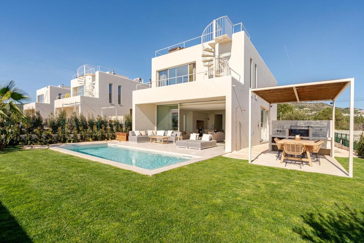 Holiday home Modern Sea View Villa, Heated Pool,rooftop Jacuzzi Outdoor Kitchen 12min Faro Airport *