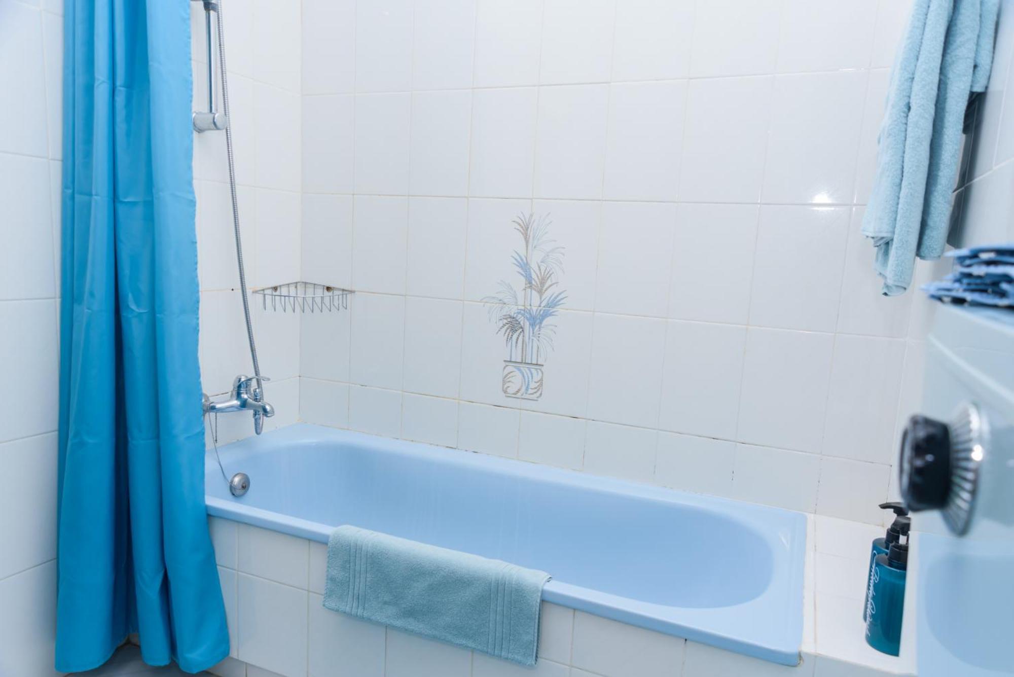 Hillside With Sea View & Fibre Internet Apartment