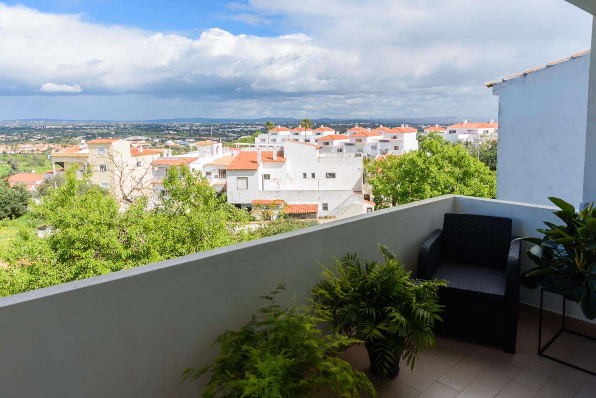 Hillside With Sea View & Fibre Internet * Albufeira