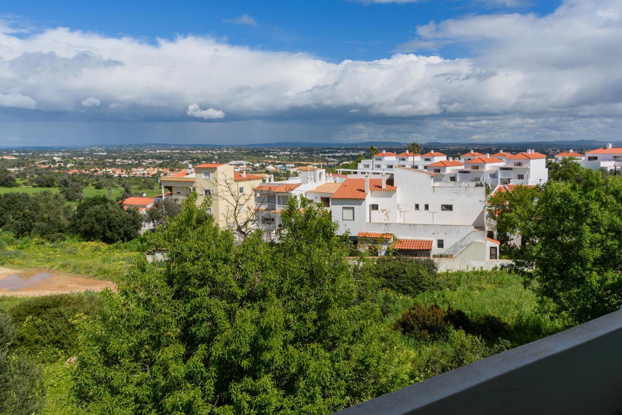 Hillside With Sea View & Fibre Internet