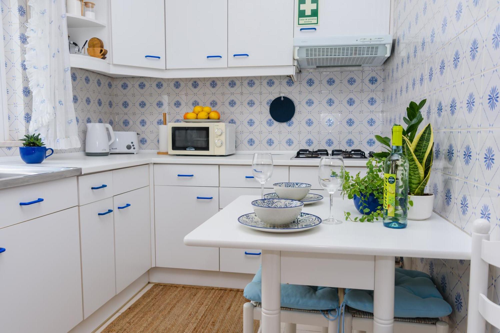 Apartment Hillside With Sea View & Fibre Internet