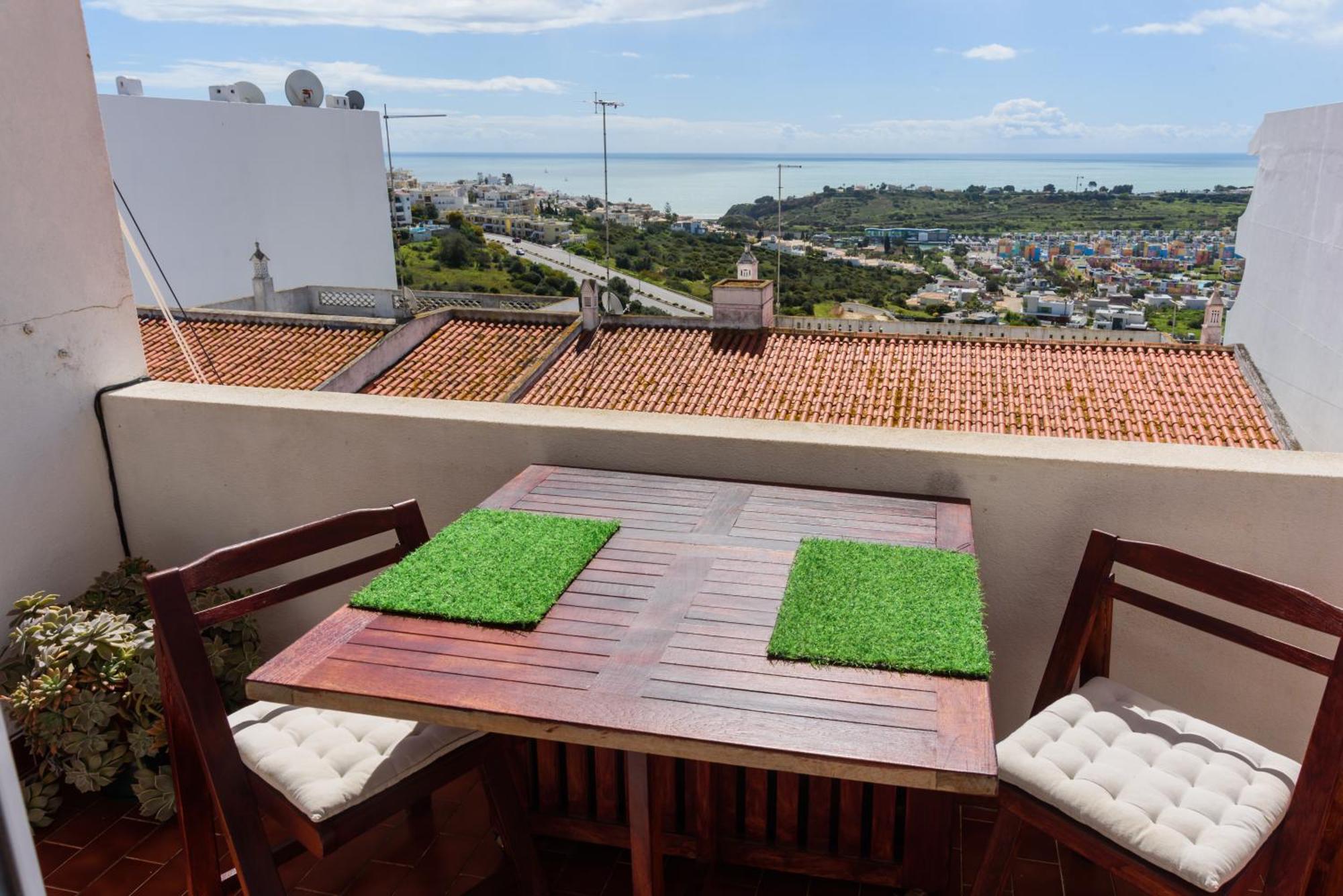 Hillside With Sea View & Fibre Internet *