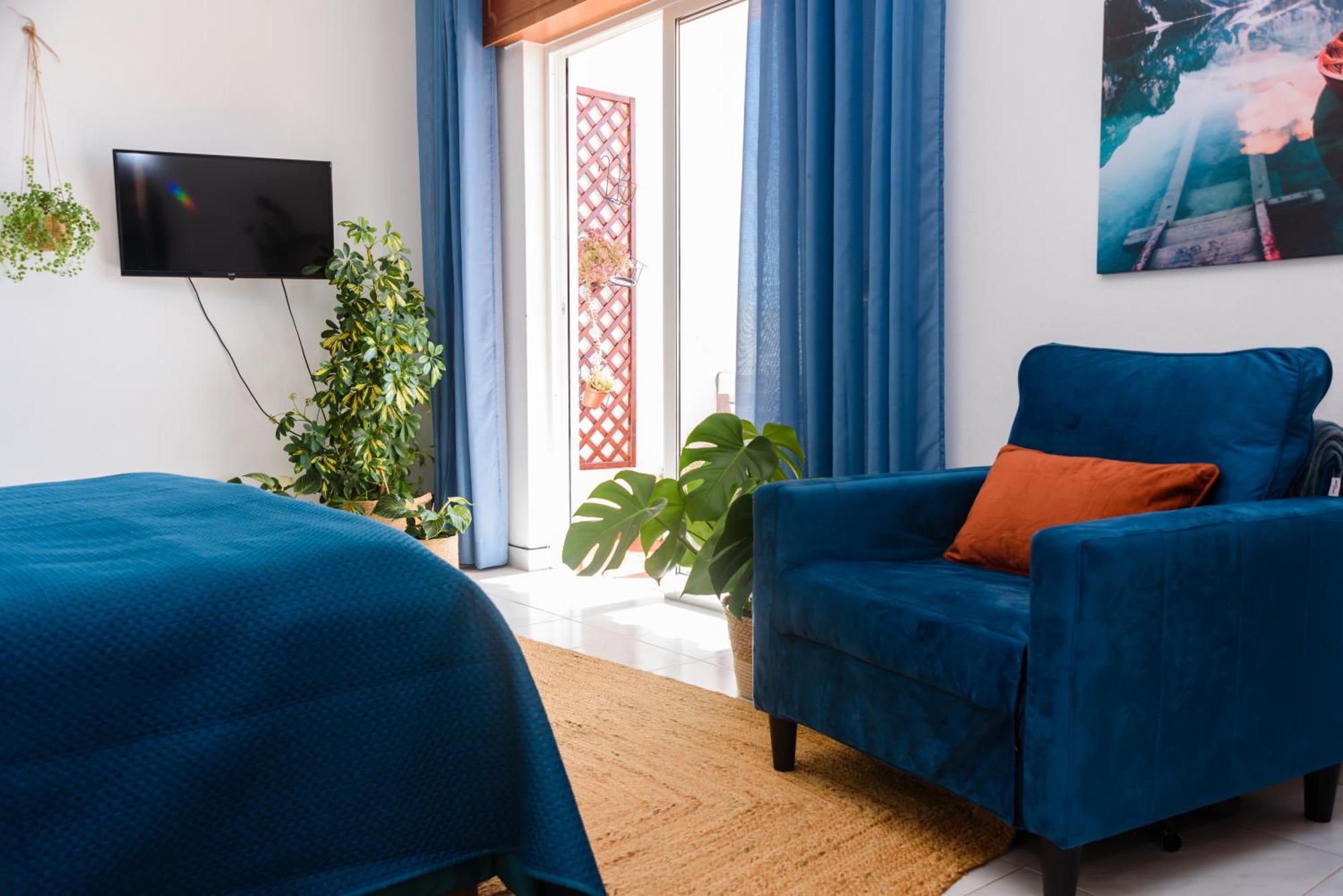 Hillside With Sea View & Fibre Internet Apartment