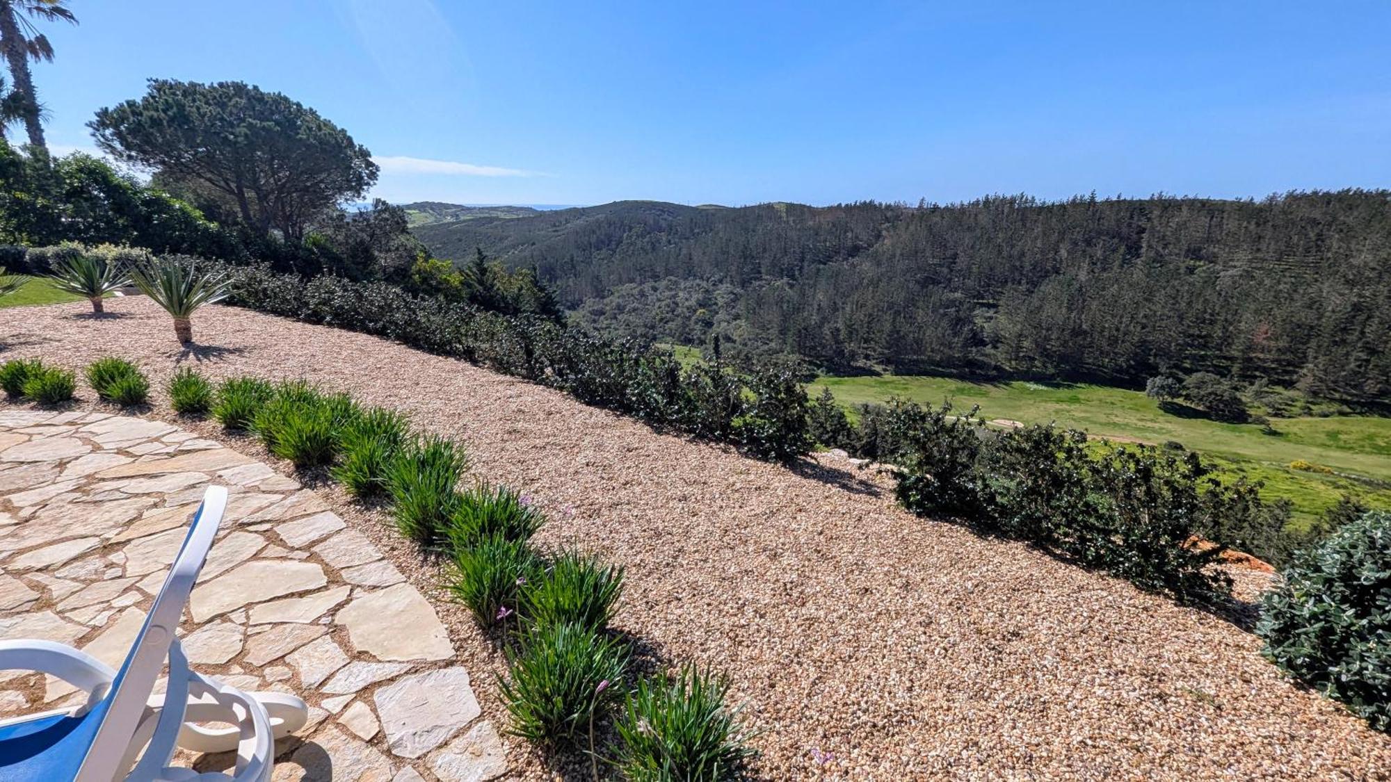 Villa Stunning With Pool & View Near