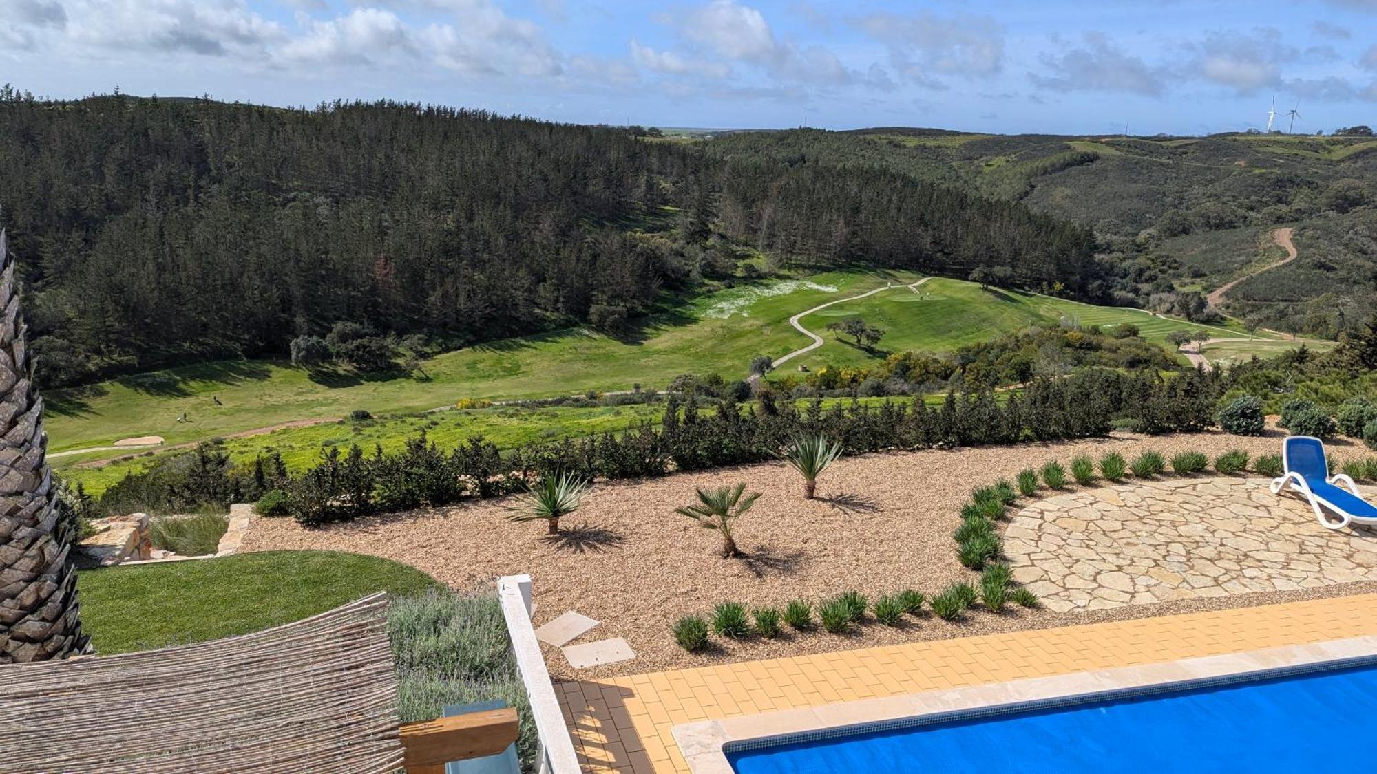 Villa Stunning With Pool & View Near *