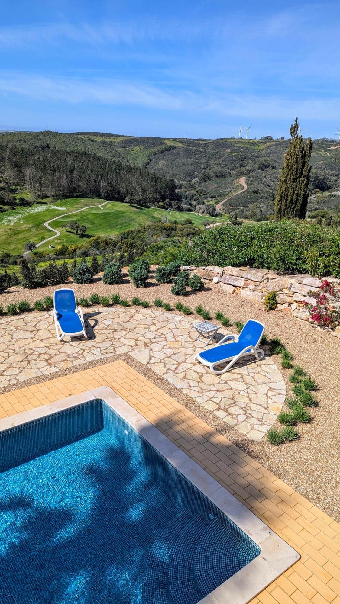 Stunning With Pool & View Near *