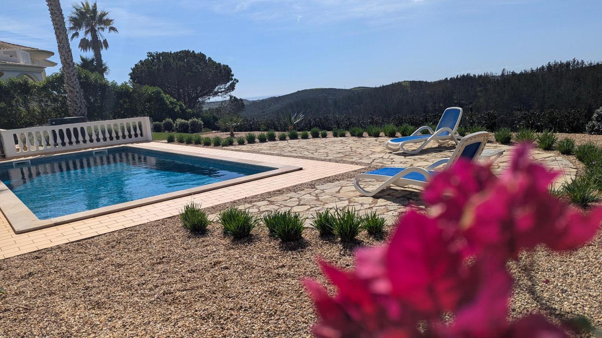 Villa Stunning With Pool & View Near *