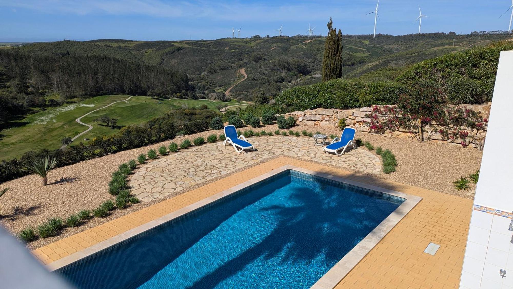 Villa Stunning With Pool & View Near
