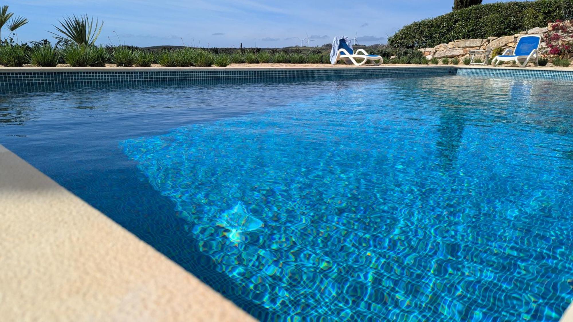 Villa Stunning With Pool & View Near