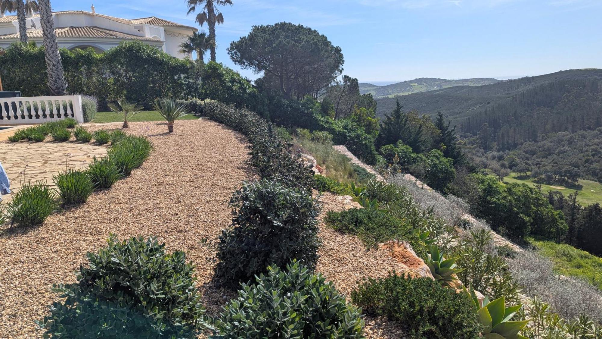Villa Stunning With Pool & View Near *