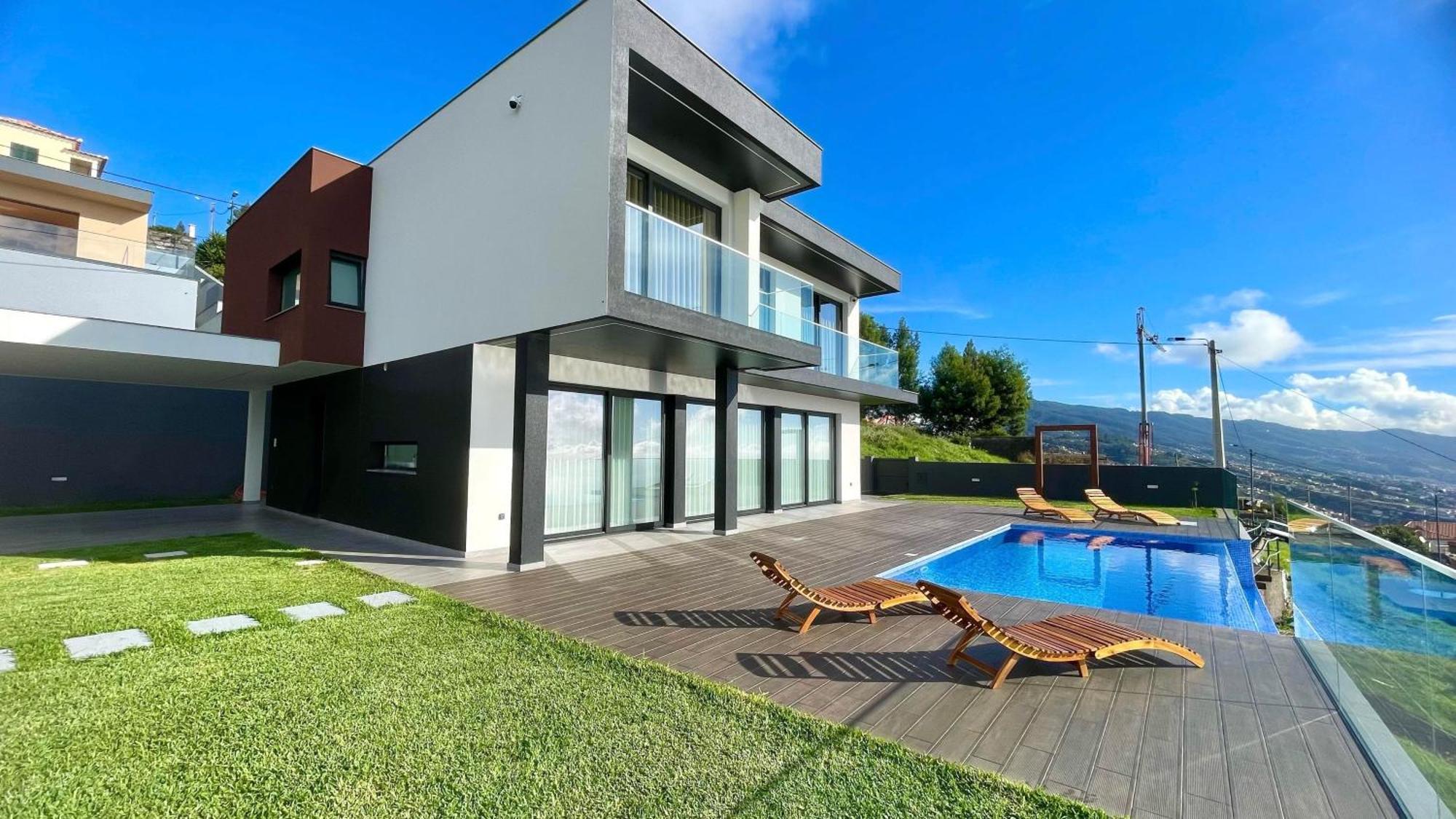 Nobrega Villa Camara de Lobos