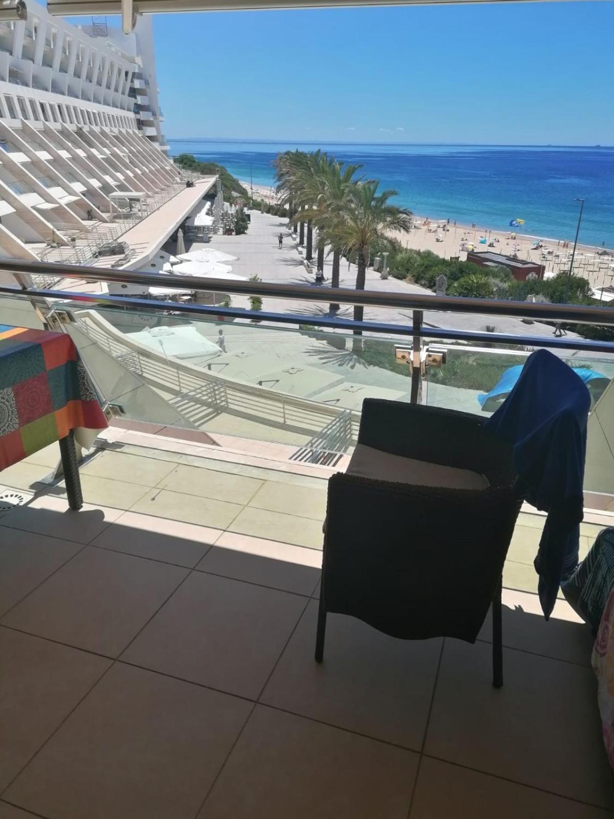 Ferias- Da California, Apartment
